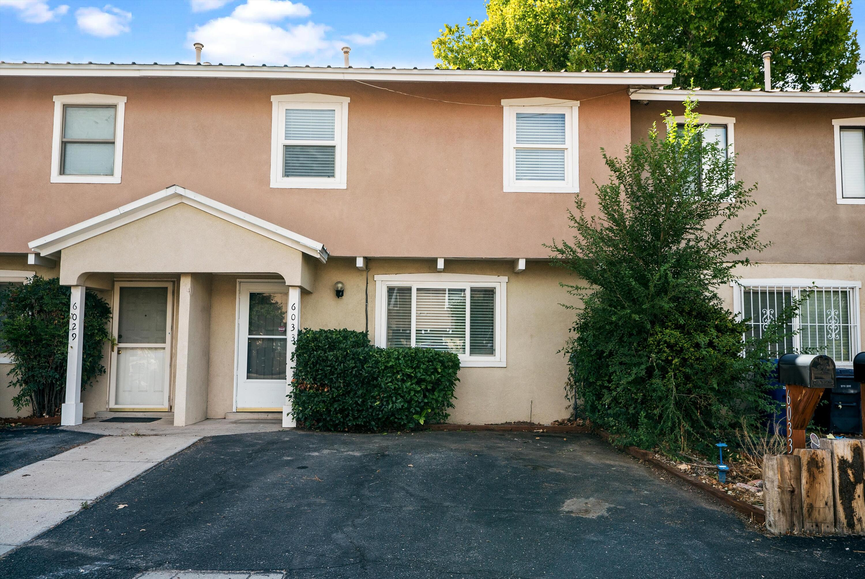 Charming 3-bedroom, 1.5 bathroom townhome in the heart of the North Valley. This home offers an abundance of natural light and a prime location close to shops, dining, and the Bosque trails. Perfect for those seeking a blend of comfort and convenience in a sought-after neighborhood!