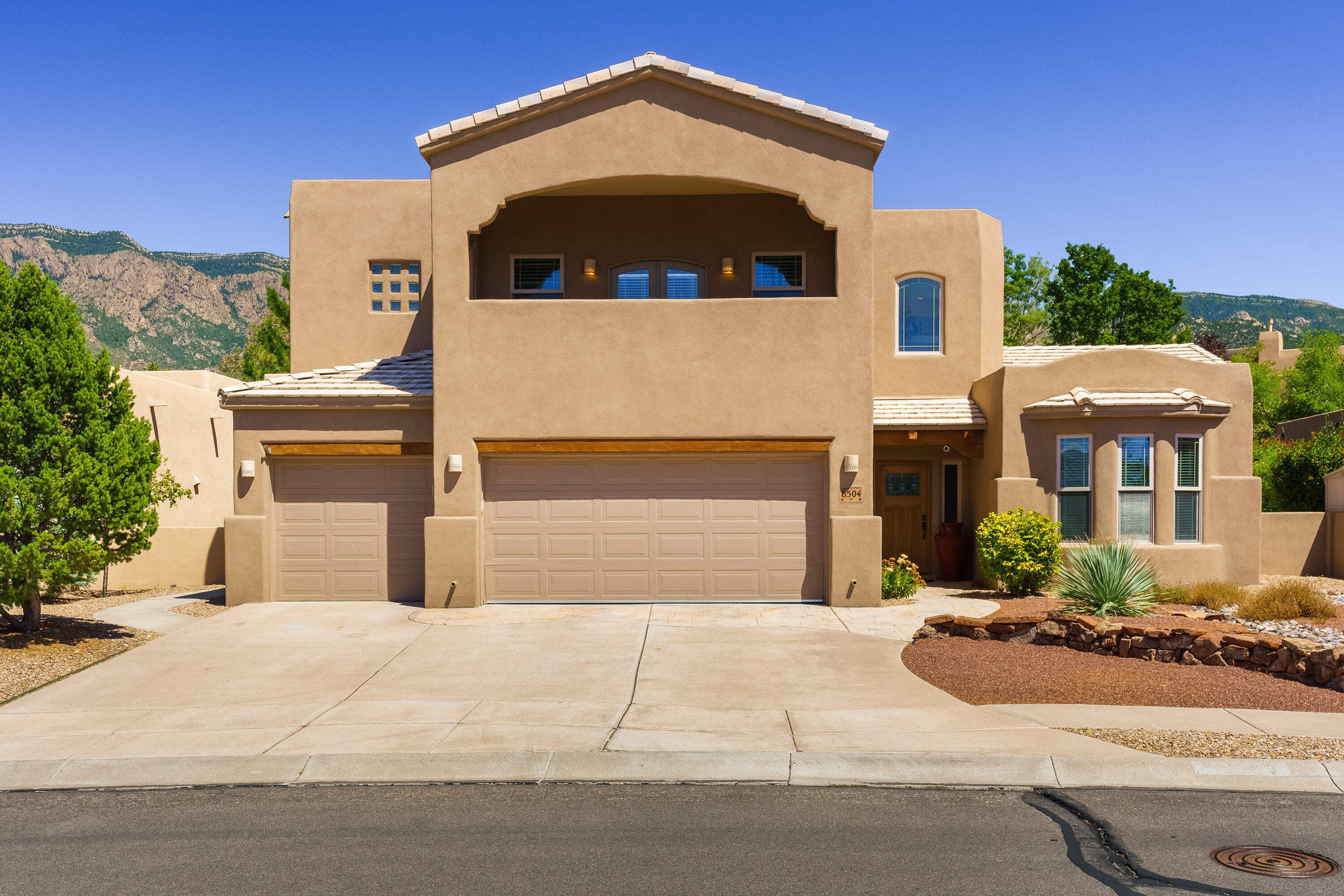 Open Houses: Saturday,  09/14/24 12:00 pm - 4:00 pm and Sunday, 09/15/24  1 pm - 5 pm. Beautifully updated home in High Desert. Great floorplan with 4 bedrooms,  2 3/4 baths. Recent updates include fresh paint, new carpet, updated bathrooms, updated kitchen appliances, built-in microwave, and new stucco. Beautiful backyard, xeriscaped with plants, flowers and artificial grass. Large covered patio - the perfect place to relax and entertain. Newer PVC Roof (2020),