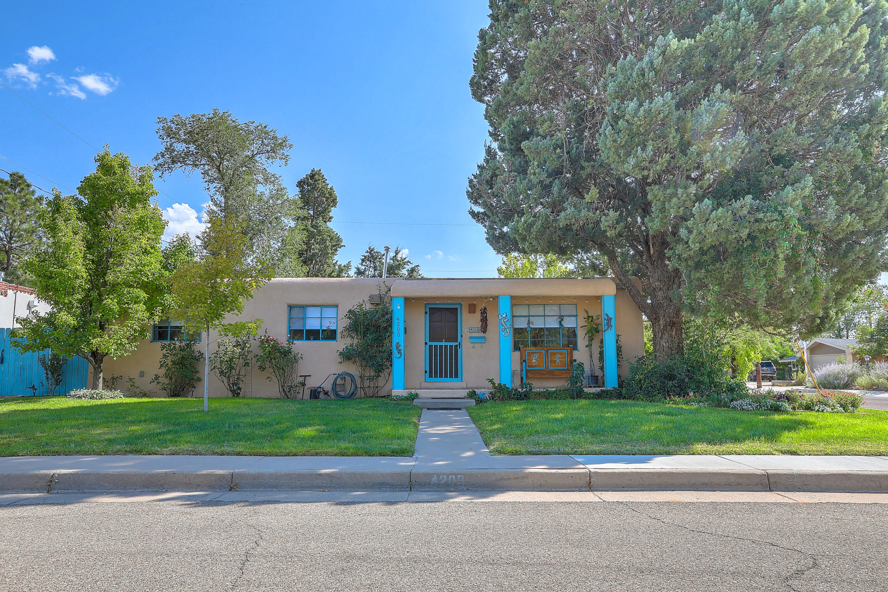 Welcome to this wonderful home on a corner lot in the heart of Nob Hill. This 1 level property is 1893 sq ft and has 3 bedrooms, 2 updated bathrooms and a large 1 car garage.  Upon entering the property you will notice the gleaming hardwood floors throughout the main living room, hall, bedrooms and dining room.  While you explore this functional floor plan you will enjoy the updated central forced heat and refrigerated air conditioning. You have a separate laundry room next to the  large family room with a cozy fireplace and bonus mini split heating/cooling system for extra comfort. The updated kitchen is fantastic. Every chef will love the stainless steel appliances and an island for extra work space. Don't miss the fantastic back yard which is great for entertaining.