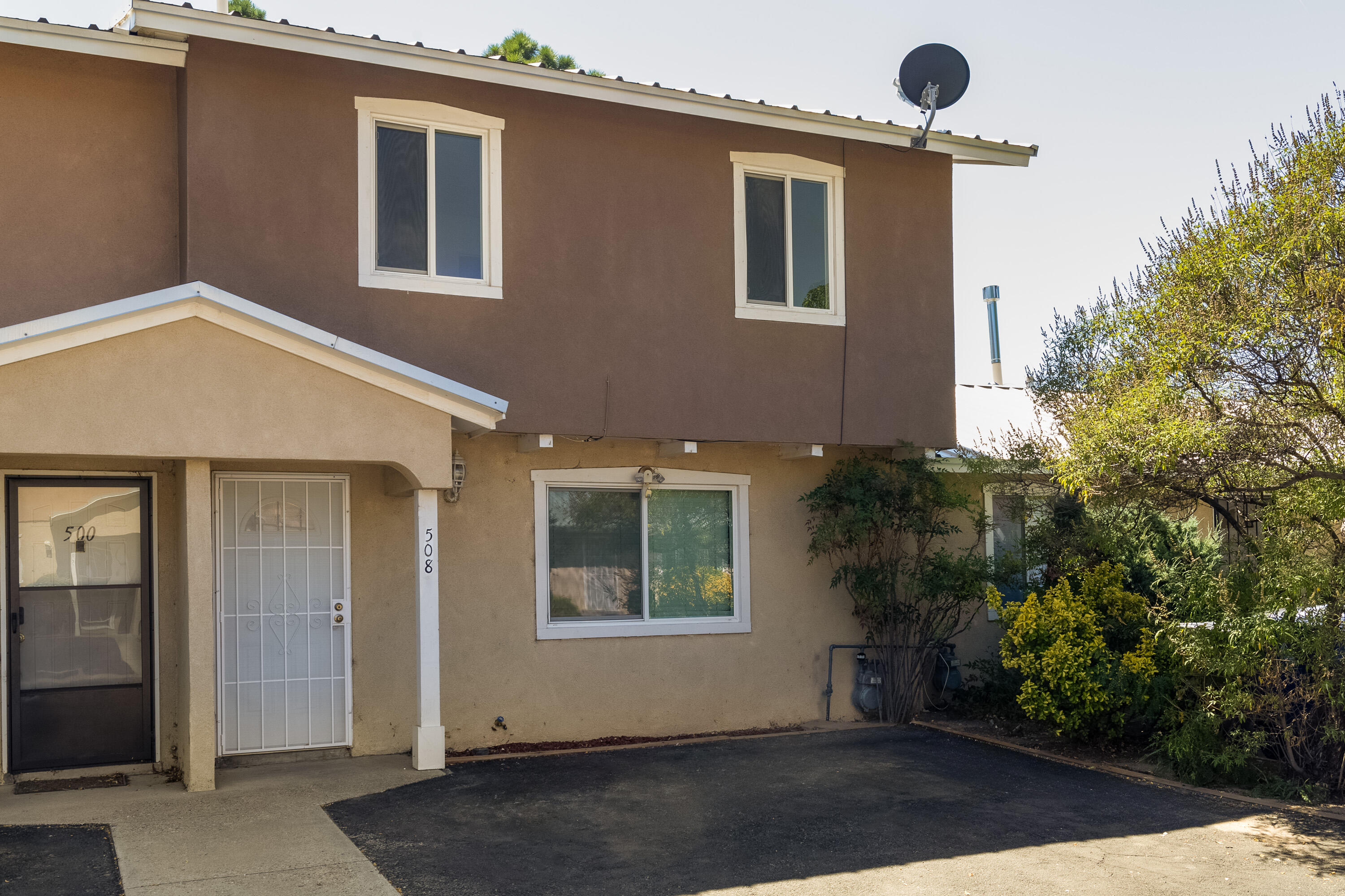 Located in the heart of the north valley with great proximity to grocery stores and restaurants, this beautiful 3 bedroom townhome awaits your arrival. You are welcomed into the home with updated vinyl flooring and a fresh paint job. The back patio is conveniently located adjacent to one of two neighborhood parks with a private access gate allowing one to pass right through to the open field. Don't miss this incredible north valley opportunity and schedule your private showing today!