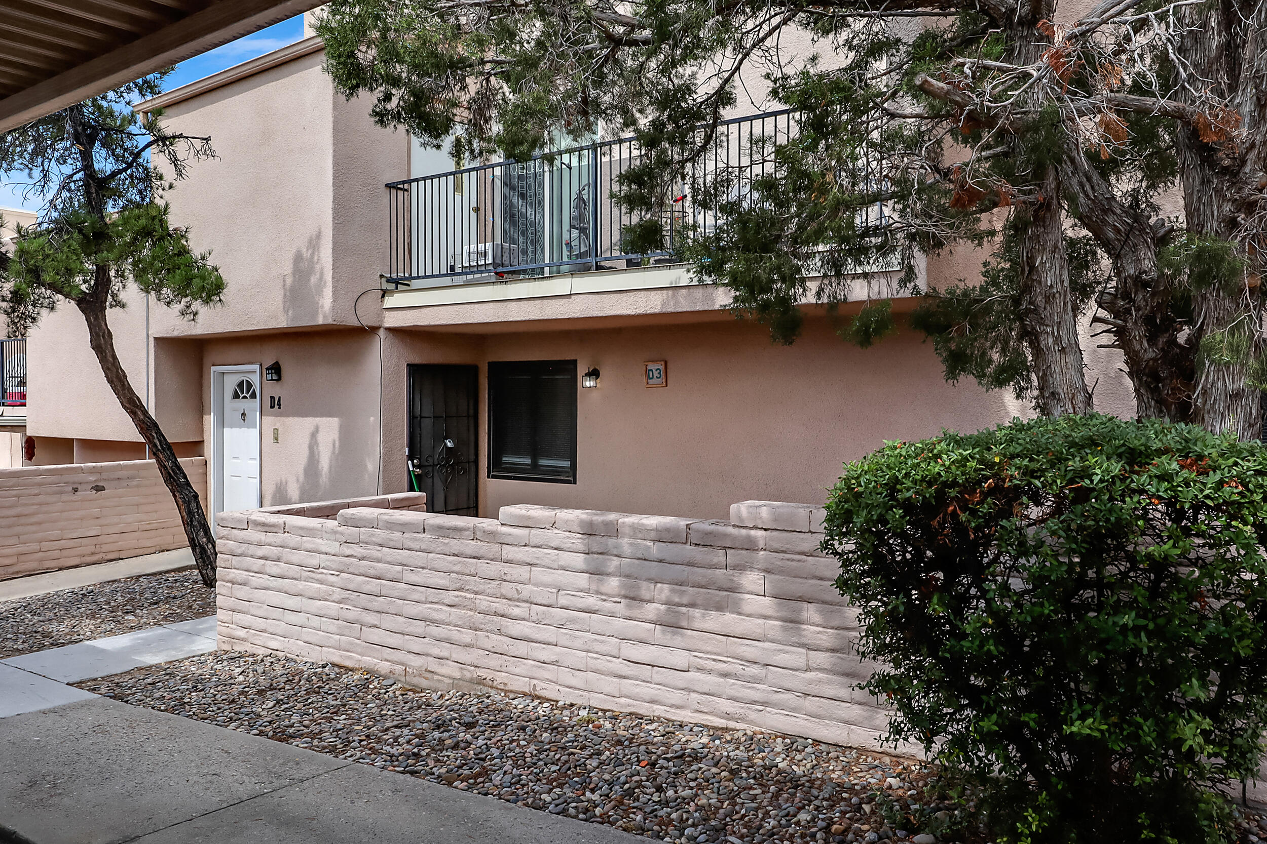 3 Bedroom 2 bathroom renovated condo located on the ground floor. Condo was renovated this year with a bright neutral color palate. New flooring installed throughout. Freshly painted. Condo located near shopping, dining, grocery store, gym and more.