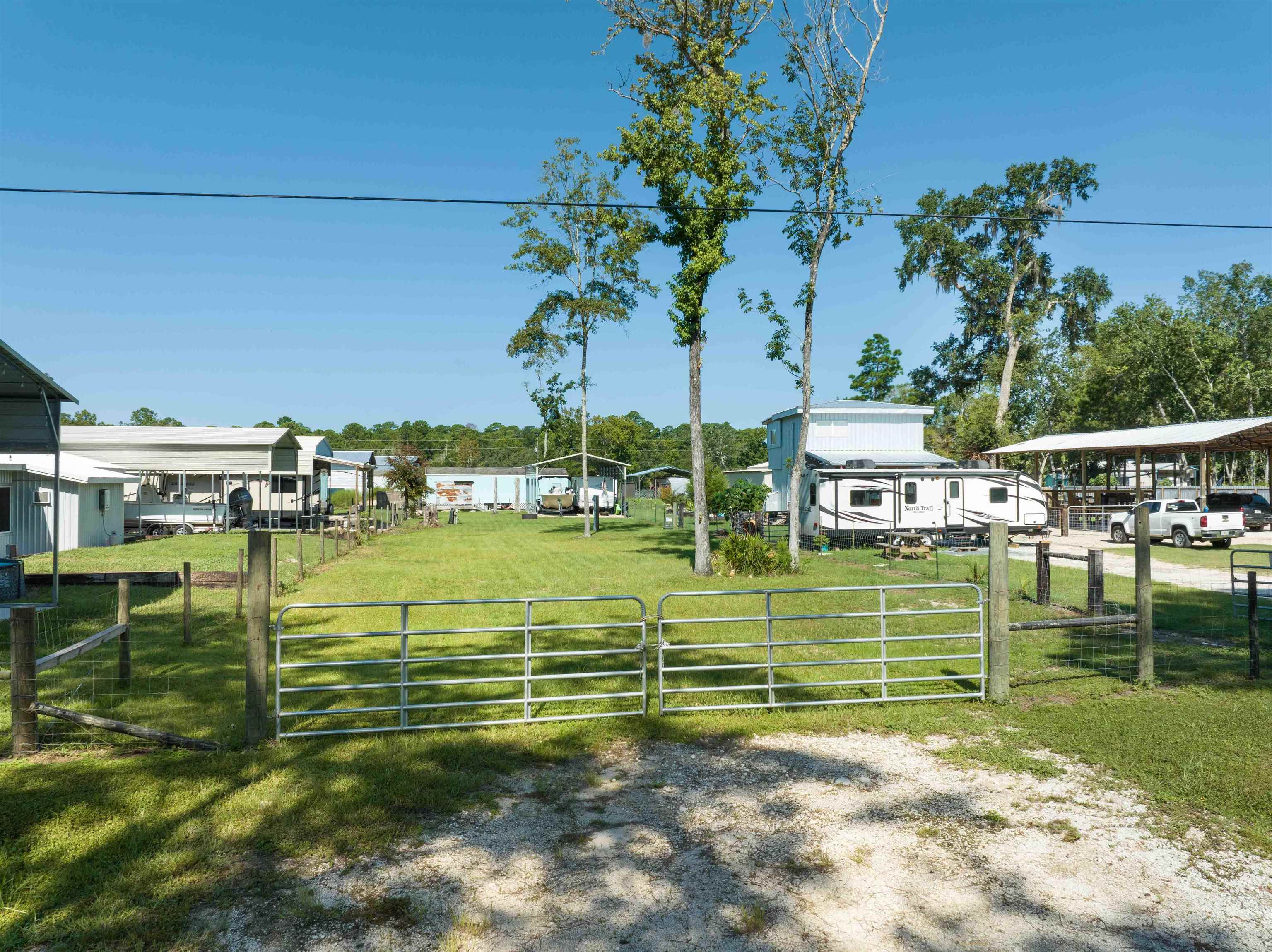 507 NW Fourth Street, STEINHATCHEE, Florida image 4