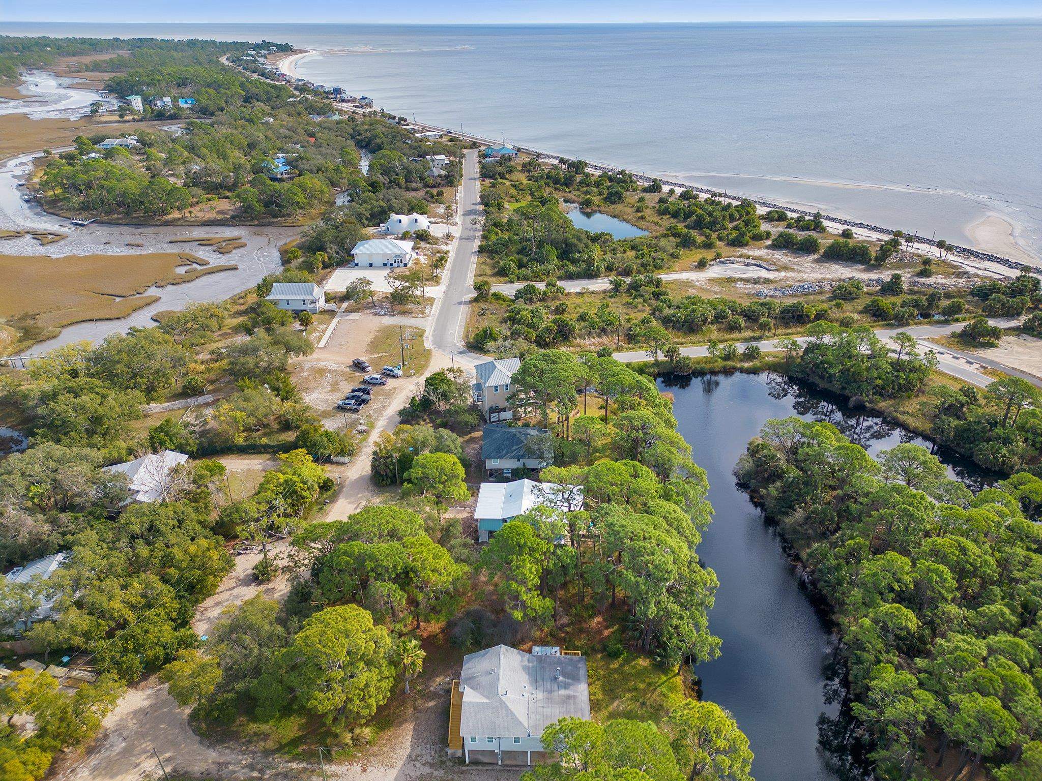 138 Harbor Circle, ALLIGATOR POINT, Florida image 3