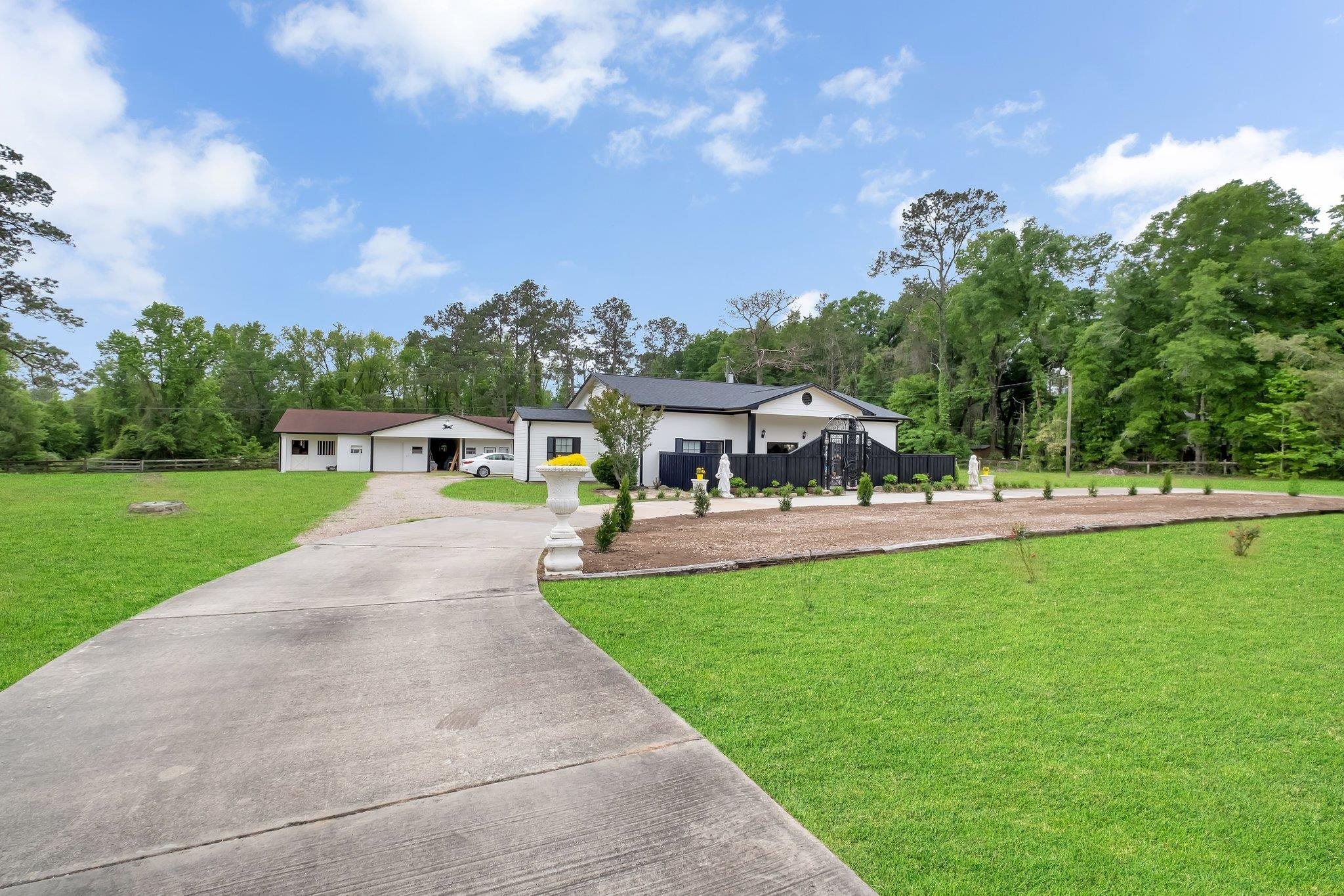 5902 Shady Rest Road, HAVANA, Florida image 2