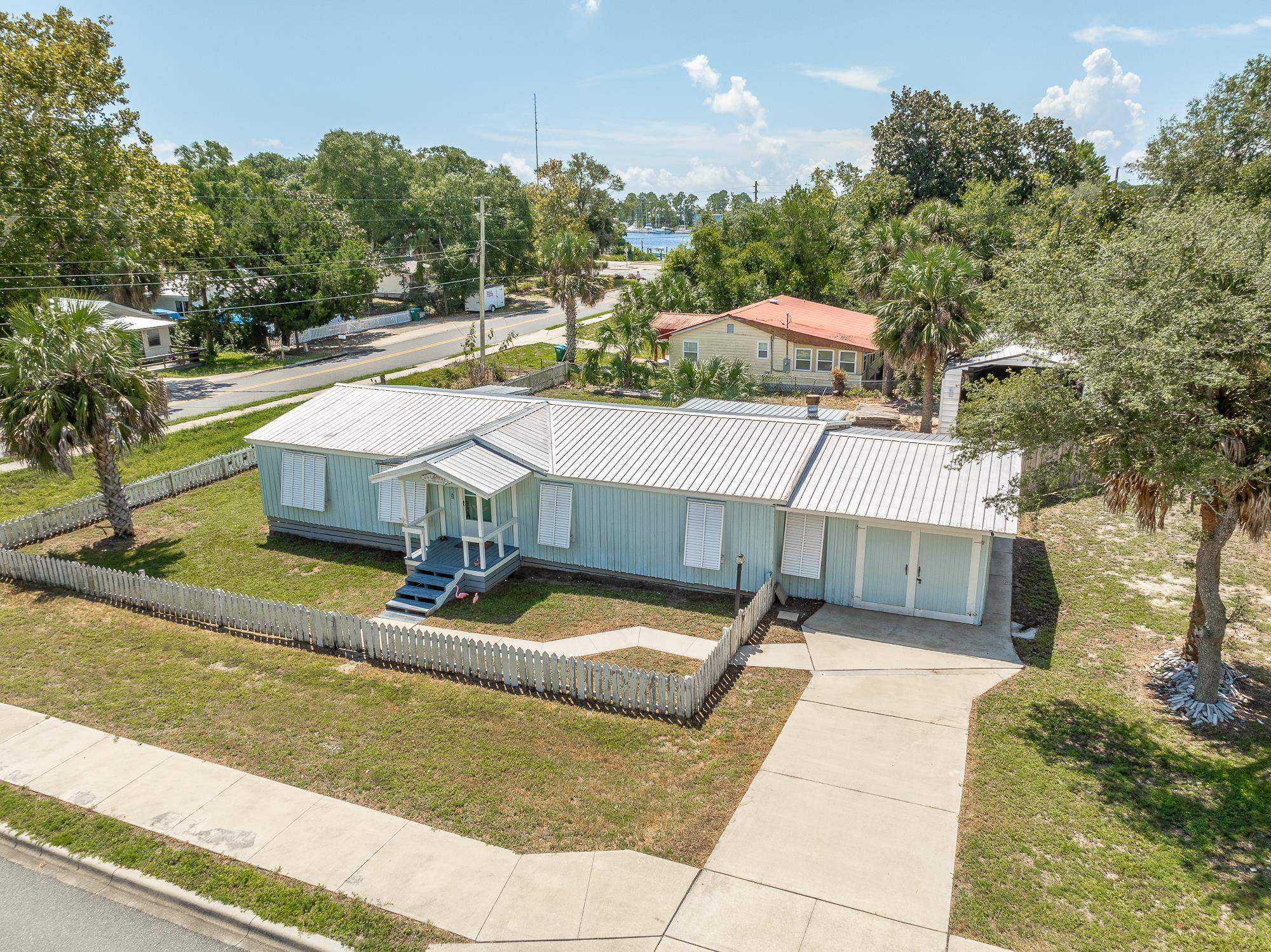 501 NW Ave B, CARRABELLE, Florida image 1