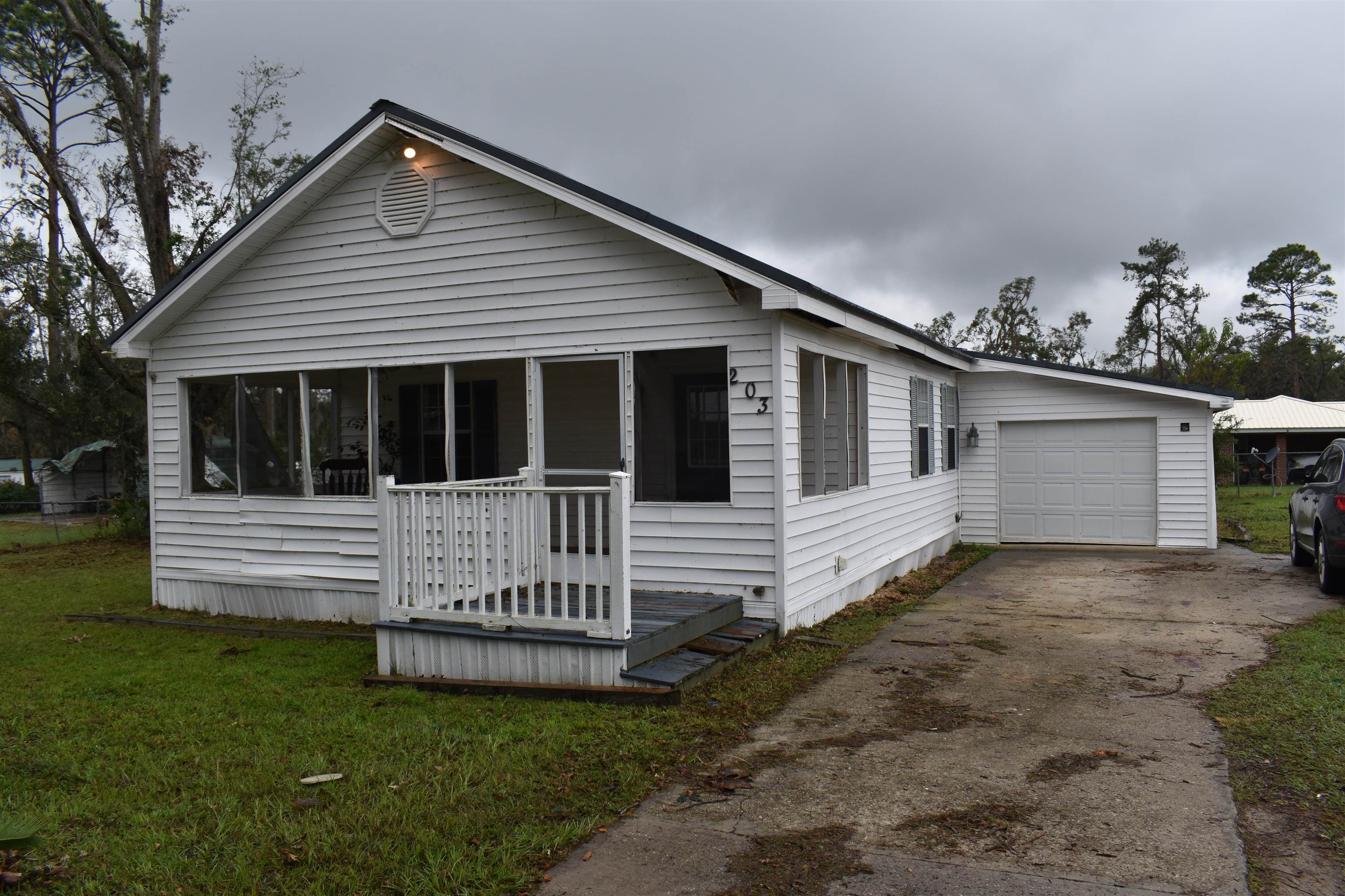 203 NE Joan Avenue, Madison, Florida image 1