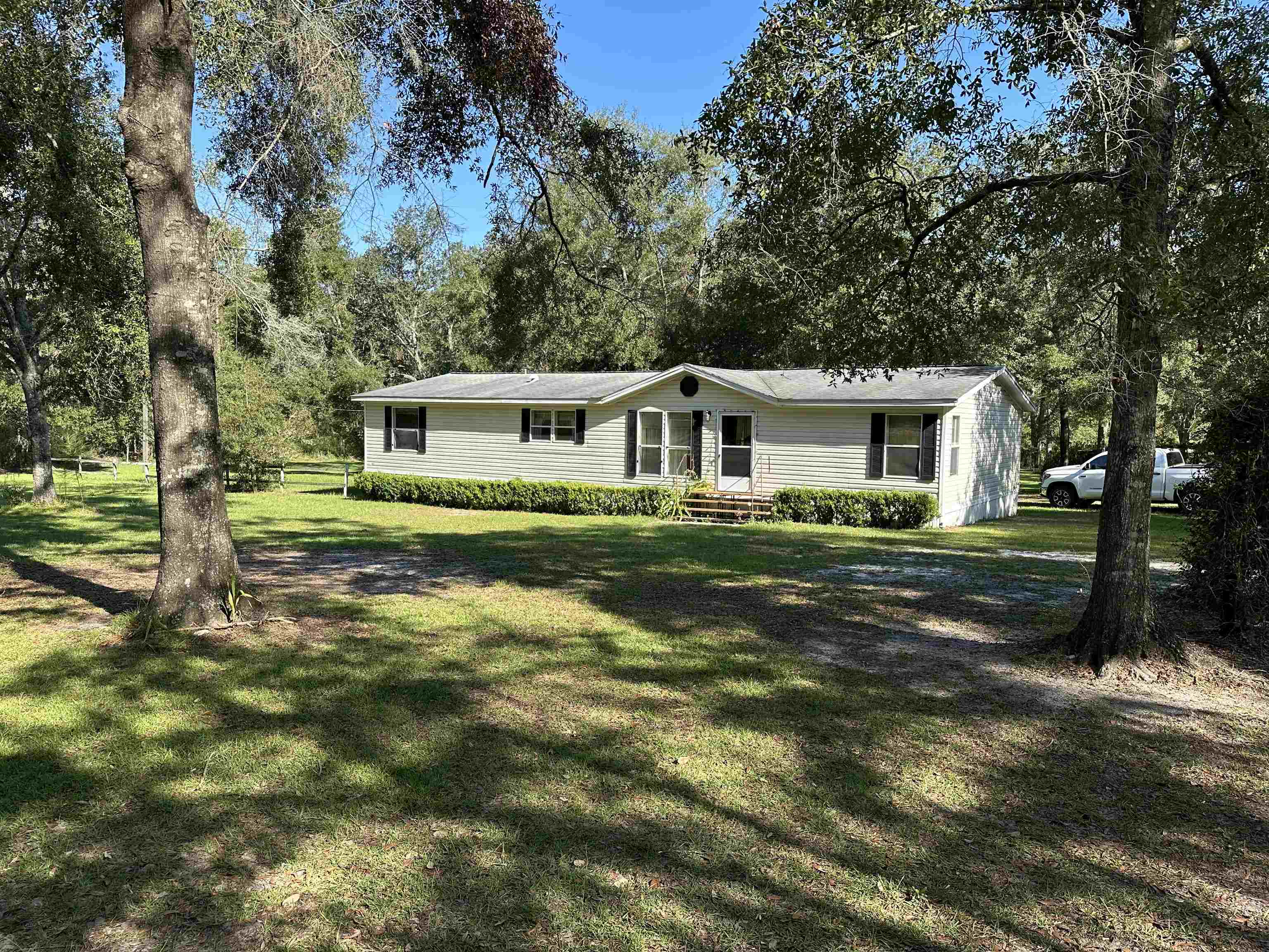 225 NE Champion Loop, Lee, Florida image 2