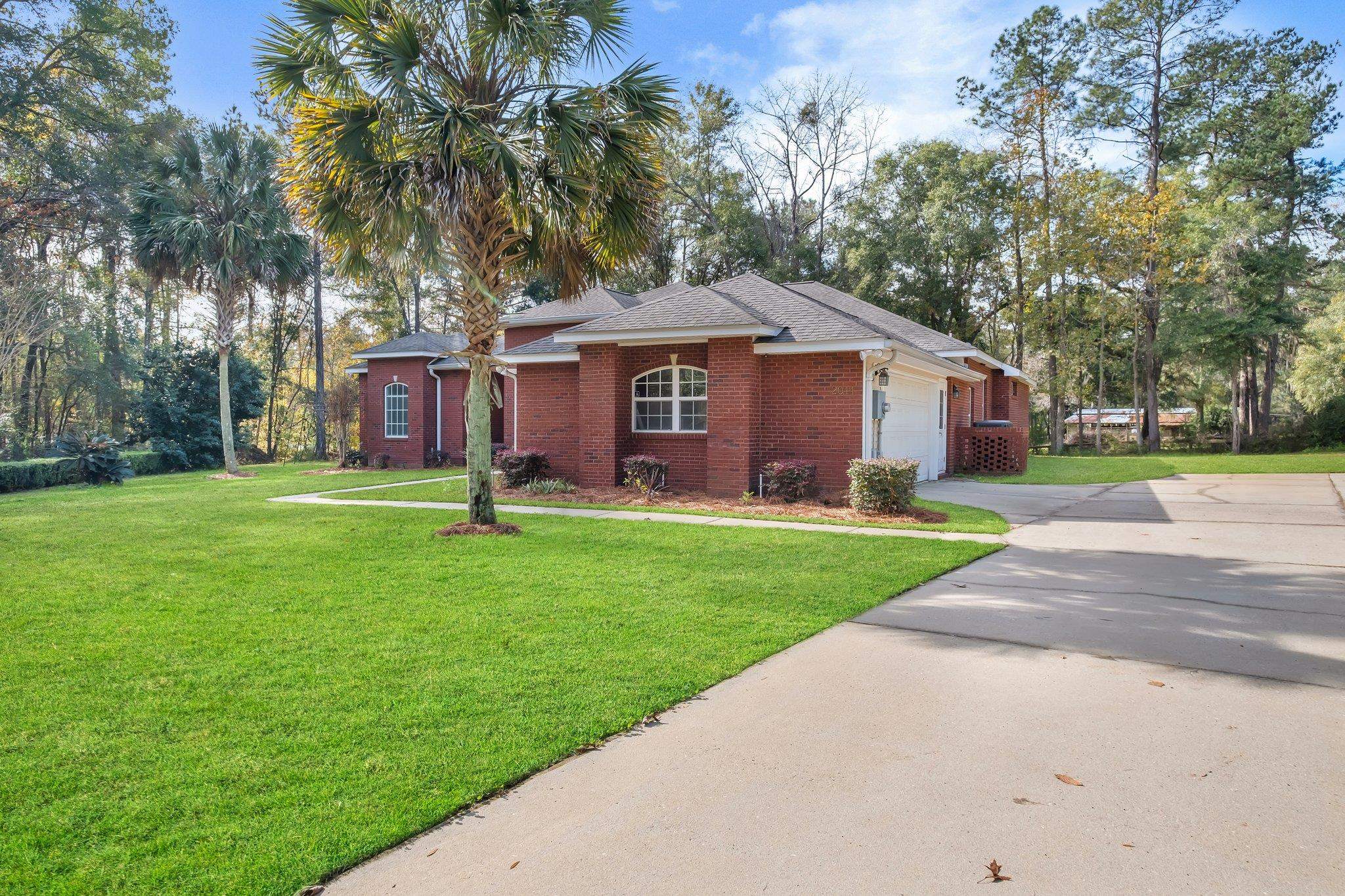 2044 Dyrehaven Court, Tallahassee, Florida image 3