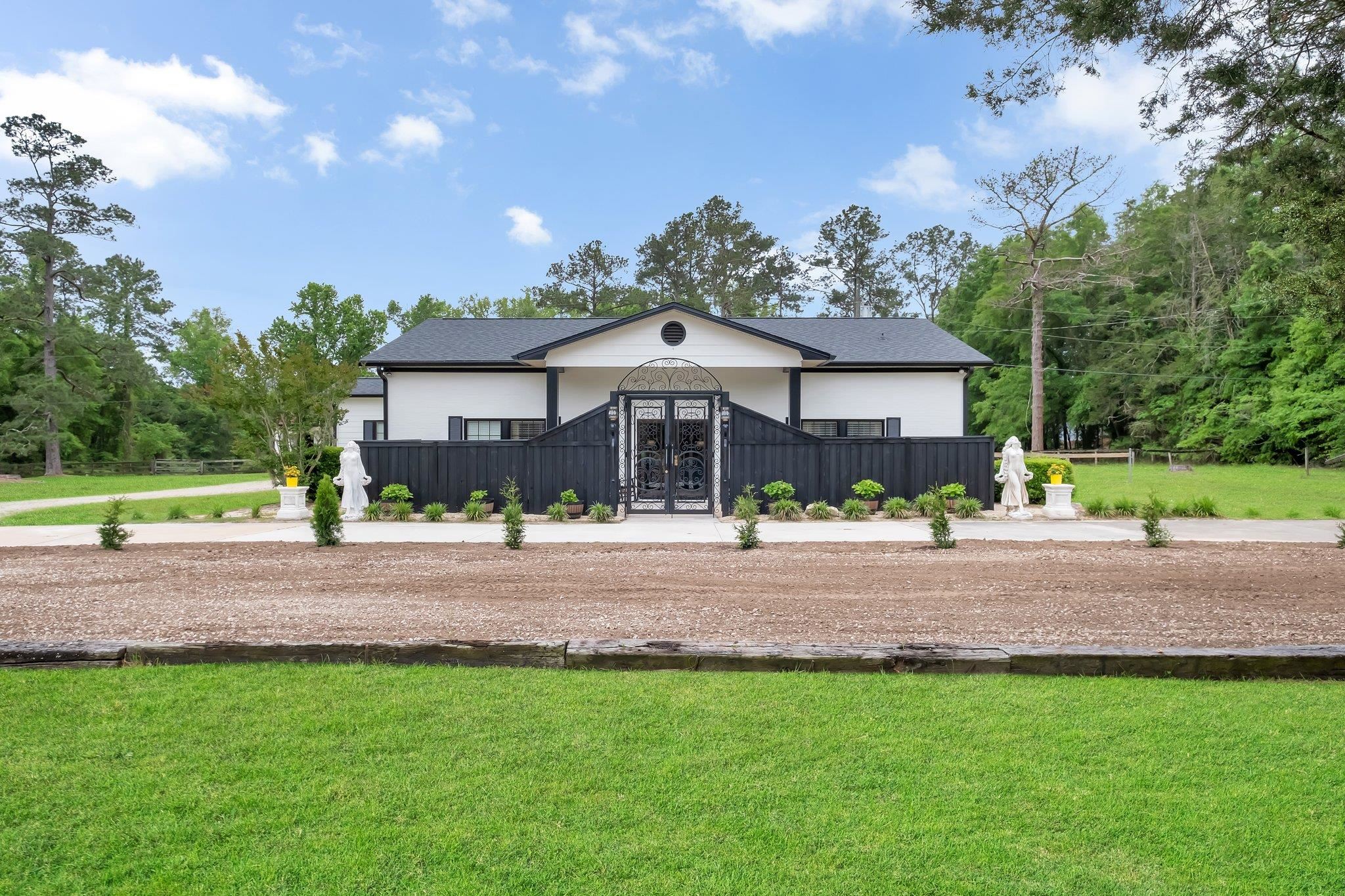 5902 Shady Rest Road, Havana, Florida image 1