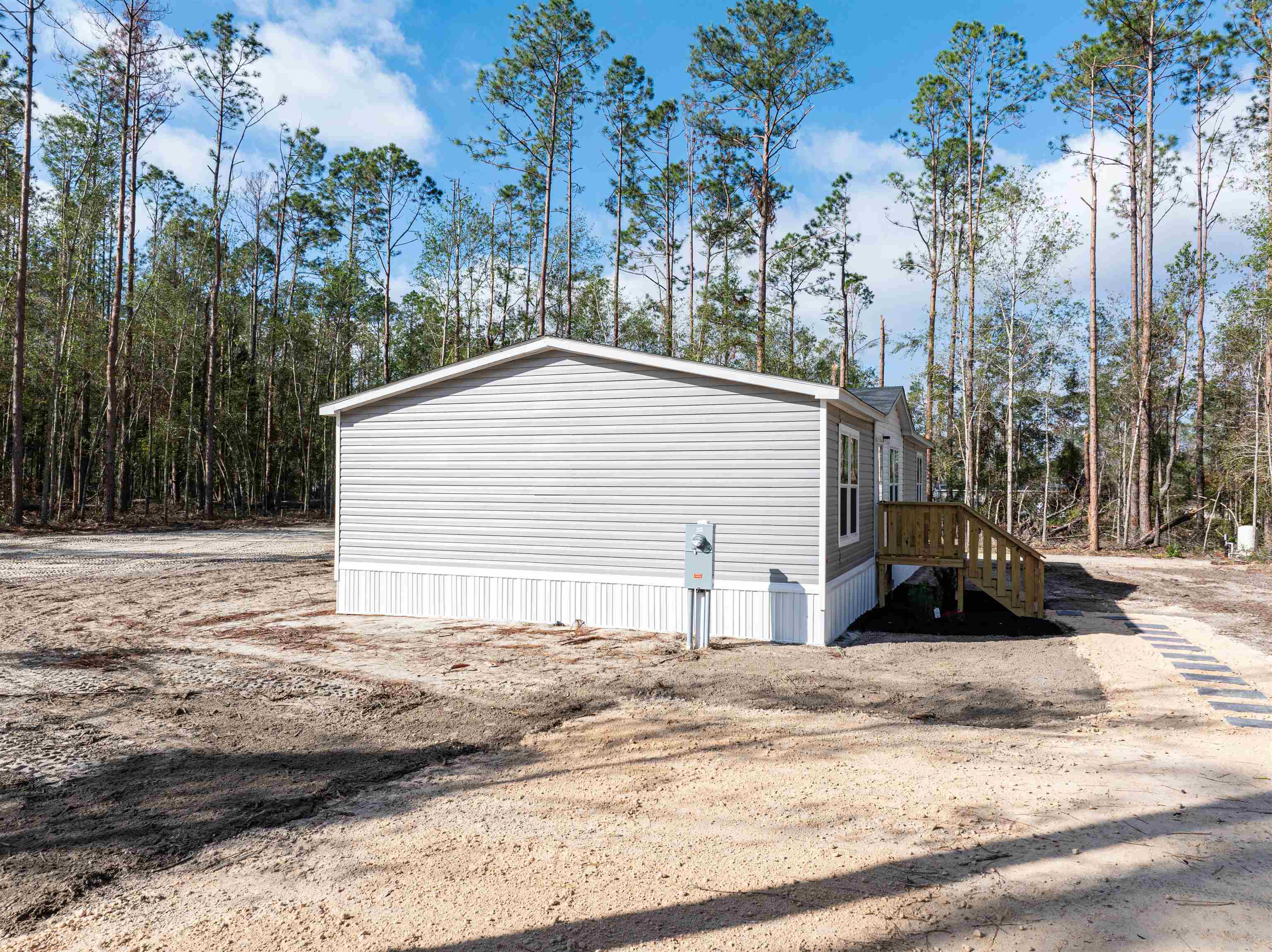 204 SE Remington Drive, Lee, Florida image 3