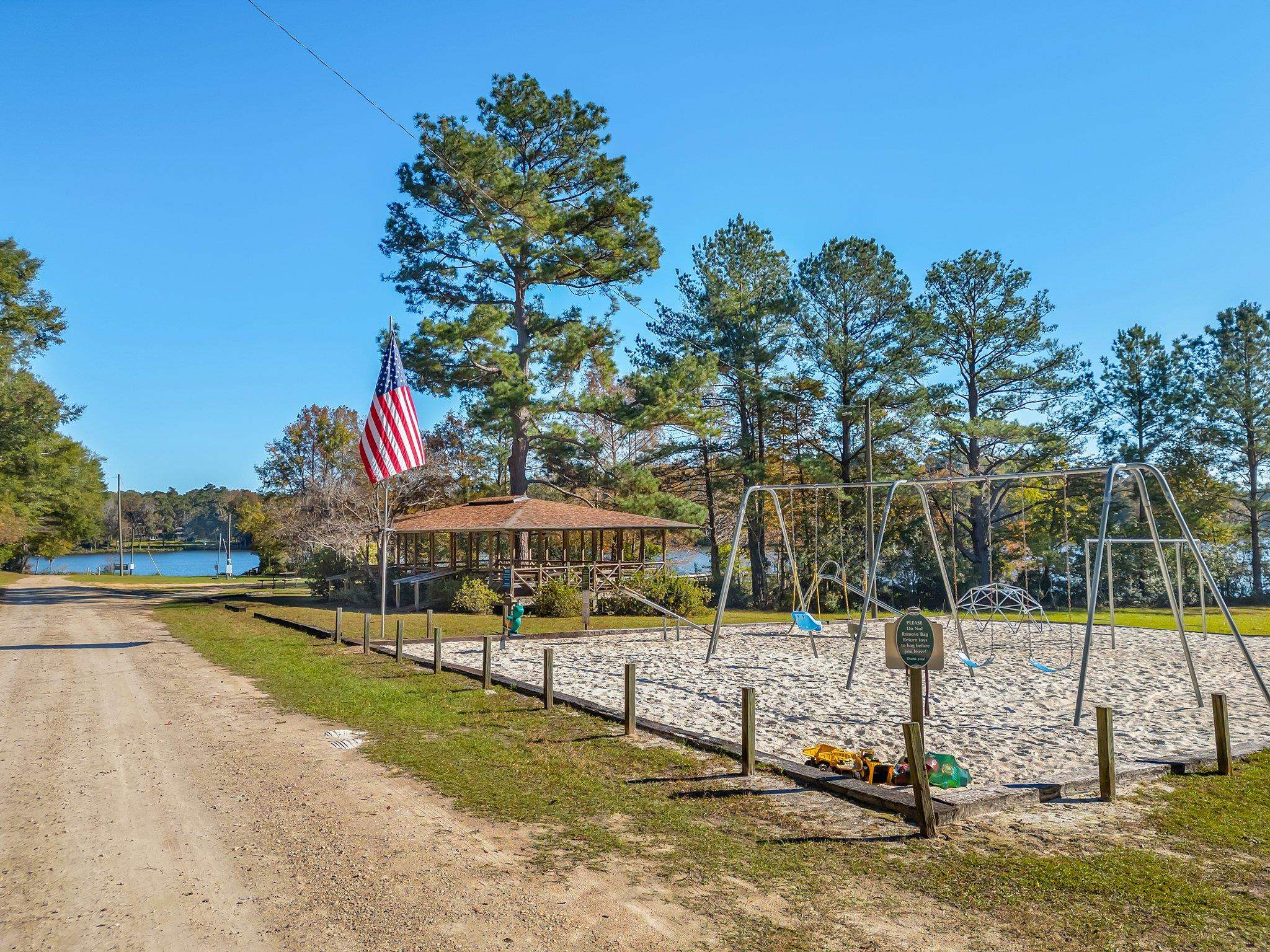 66 Honeysuckle Drive, Havana, Florida image 29