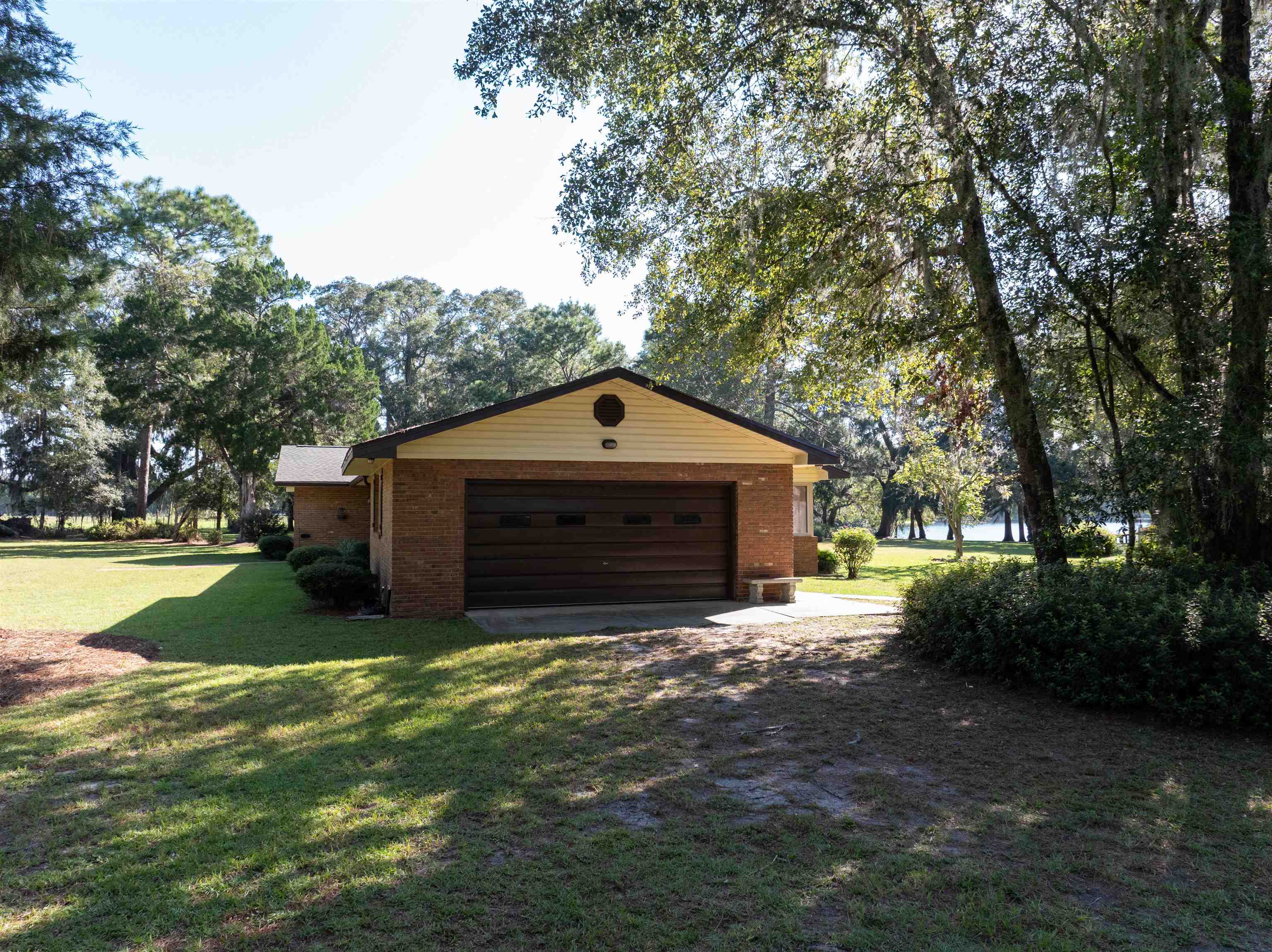 665 SE Heritage Ct, Branford, Texas image 9