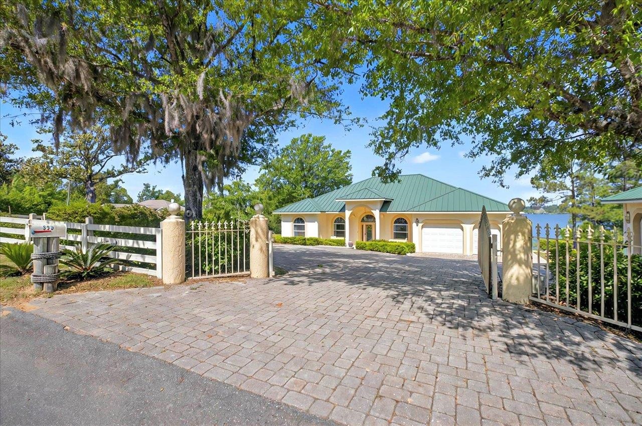 333 Compass Lake Drive, Alford, Florida image 2