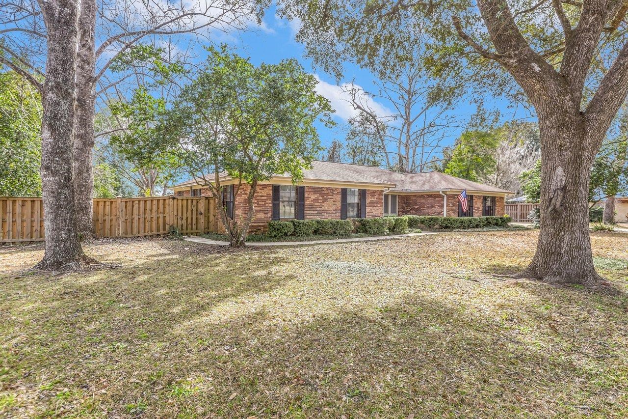 2304 Tour Eiffel Drive, Tallahassee, Texas image 2