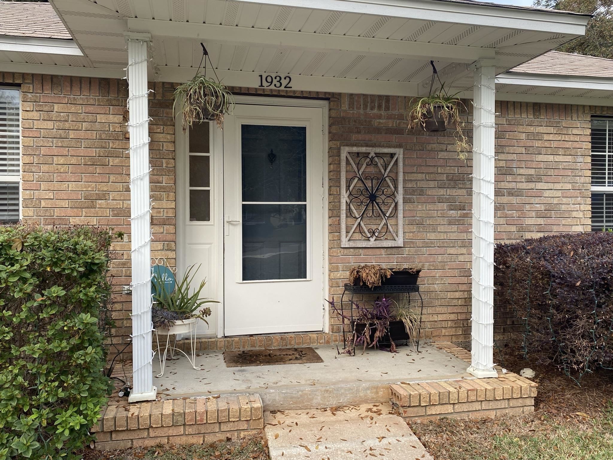 1932 Maymeadow Lane, Tallahassee, Texas image 2