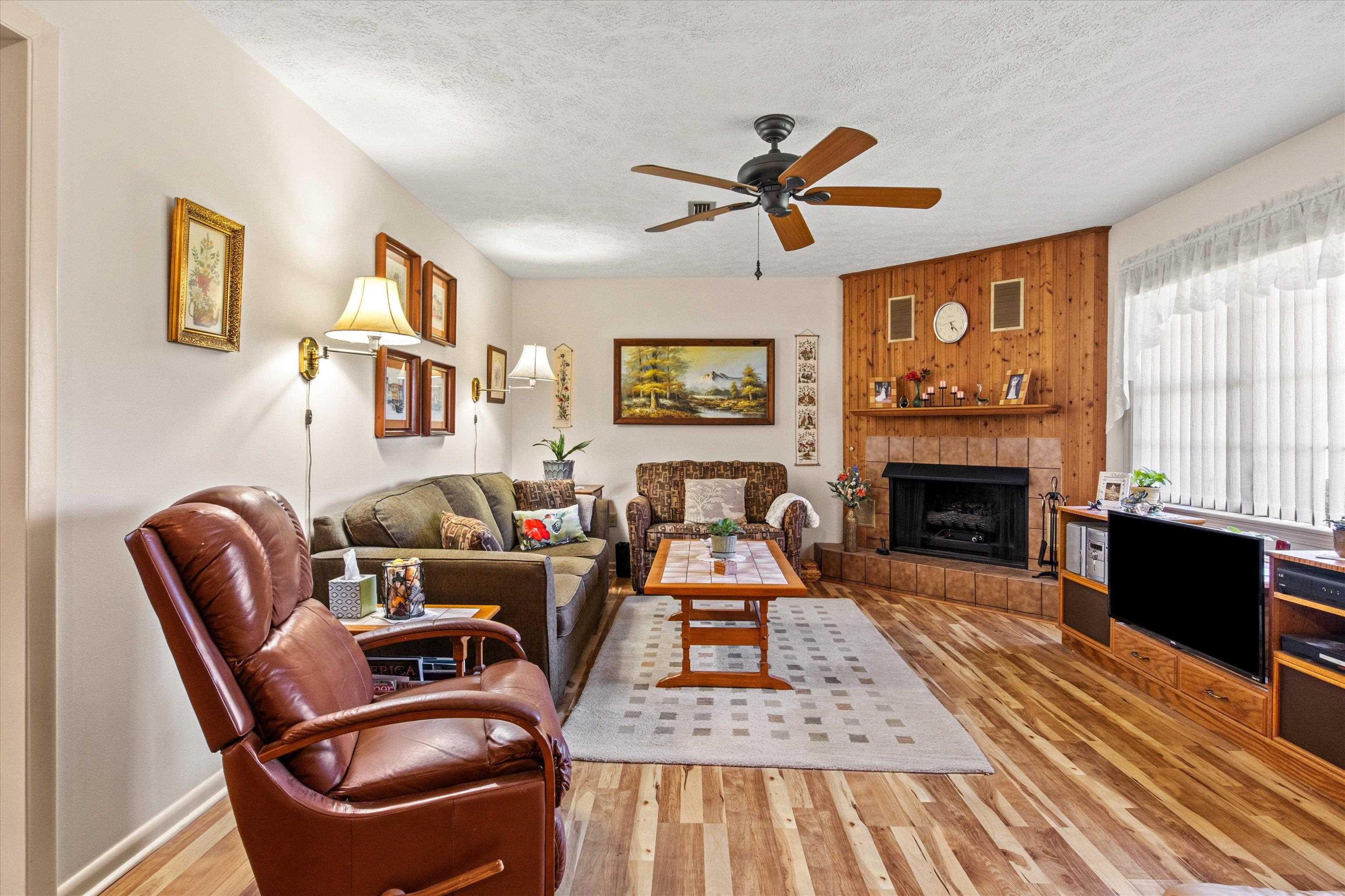 1671 Sand Basin Road, Grand Ridge, Florida image 11