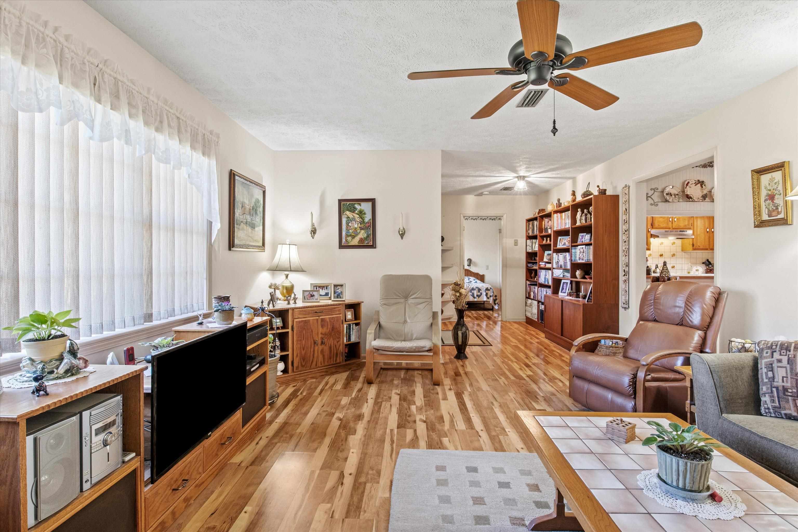 1671 Sand Basin Road, Grand Ridge, Florida image 15