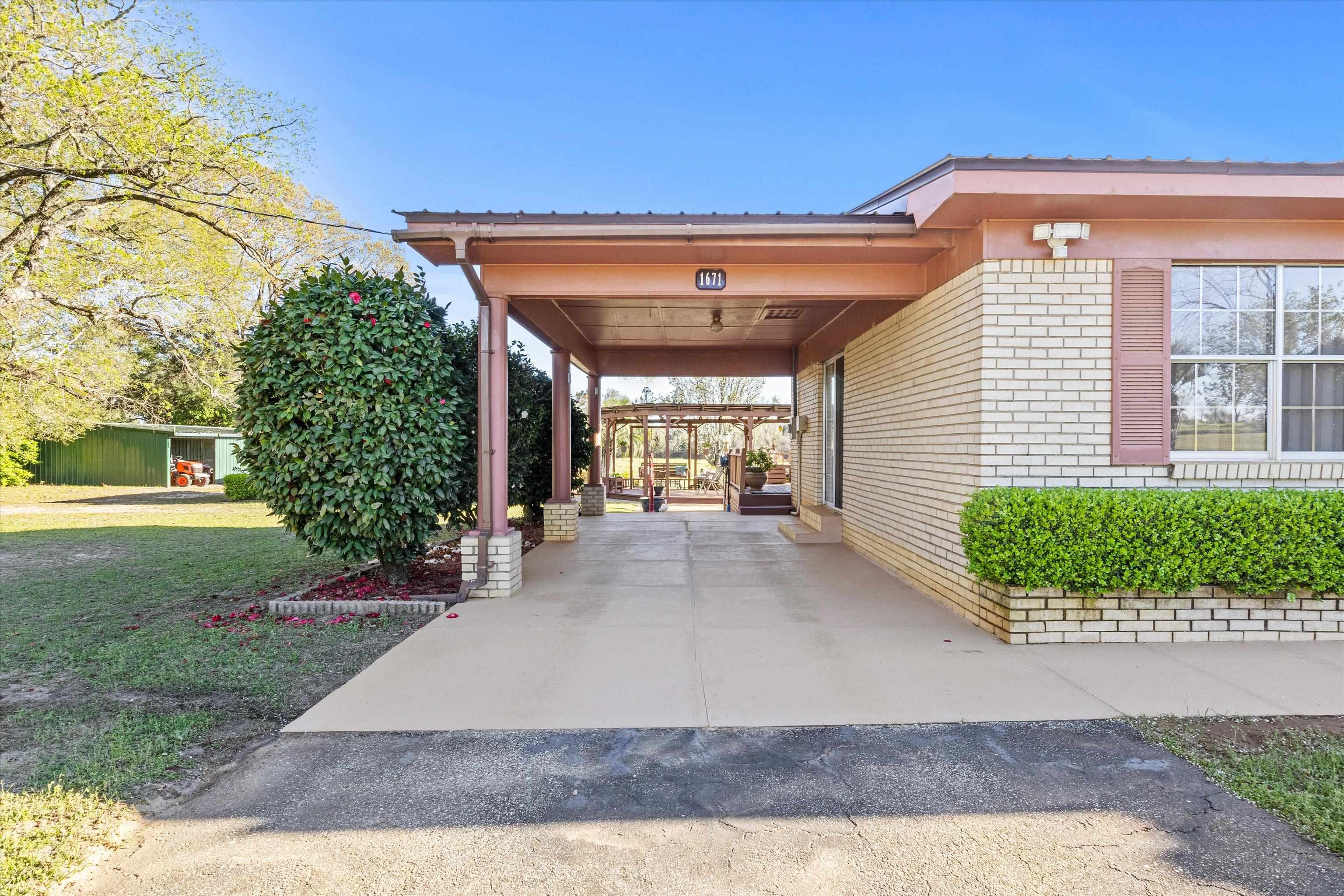 1671 Sand Basin Road, Grand Ridge, Florida image 3