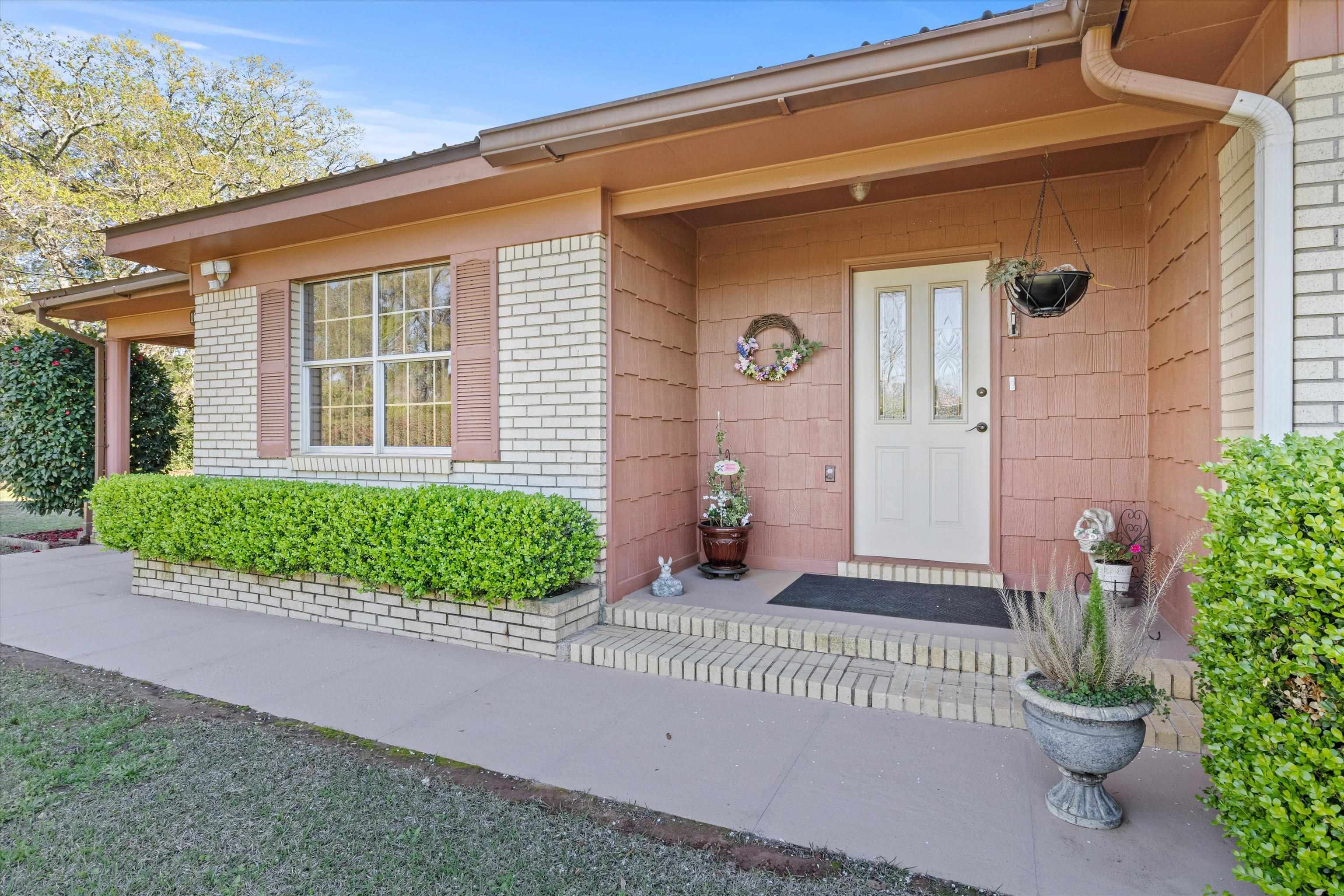1671 Sand Basin Road, Grand Ridge, Florida image 4