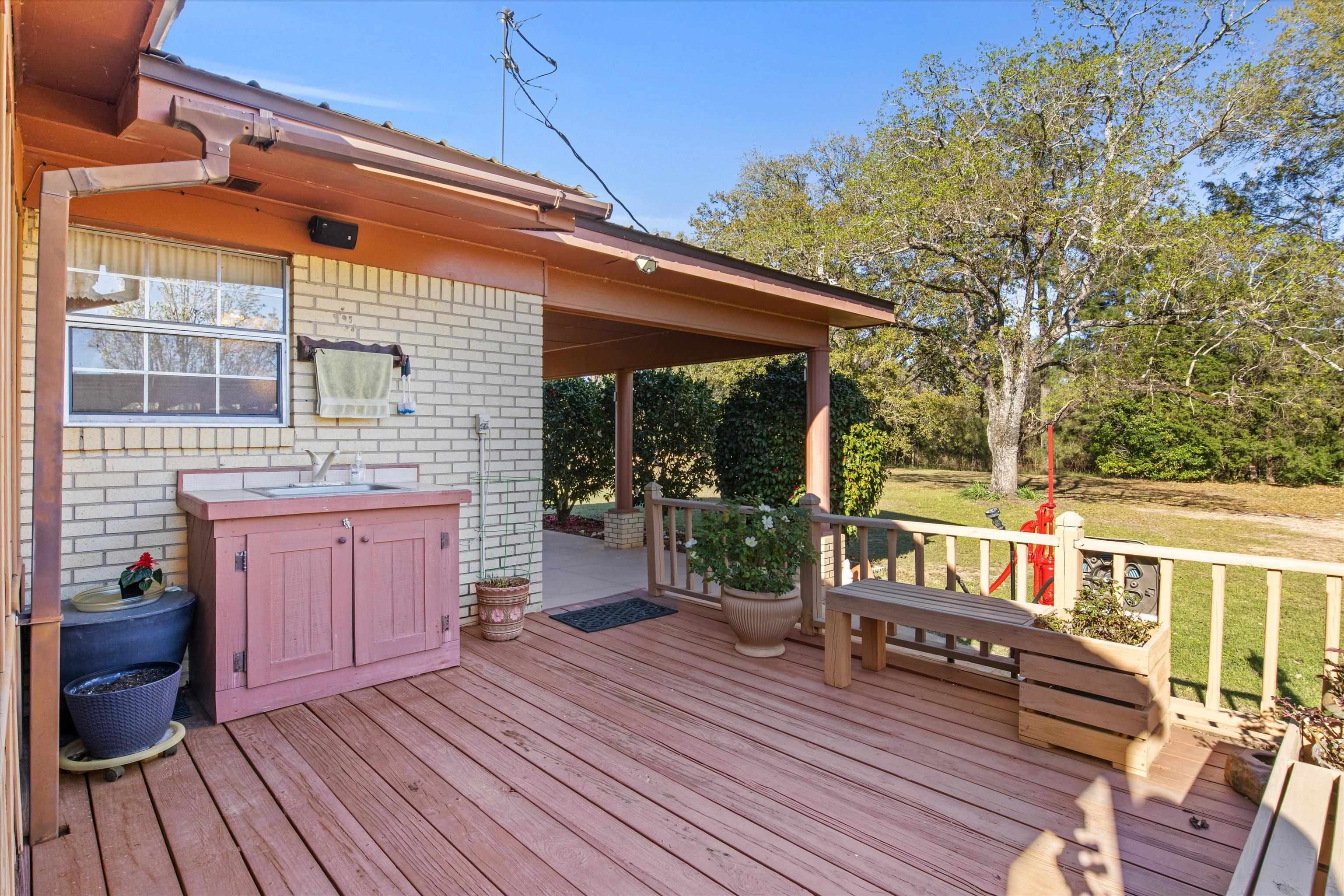 1671 Sand Basin Road, Grand Ridge, Florida image 7