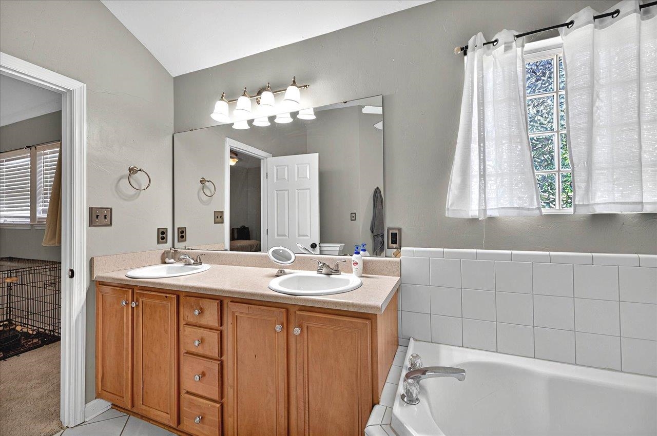 8526 Charrington Forest, Leon, Texas image 18