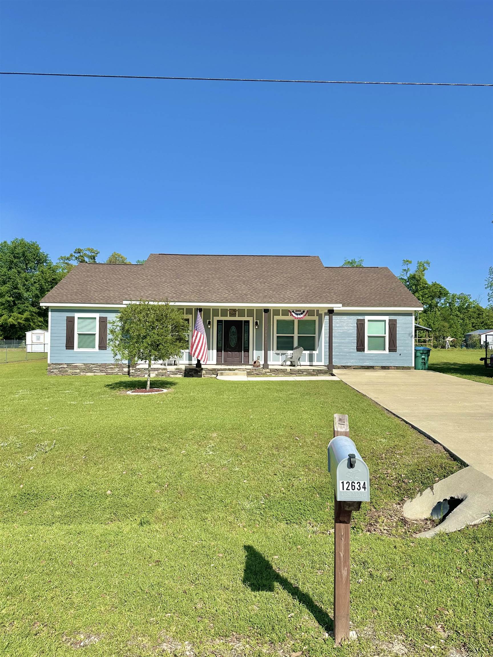 12634 NW Twin Oaks Drive, Bristol, Florida image 3