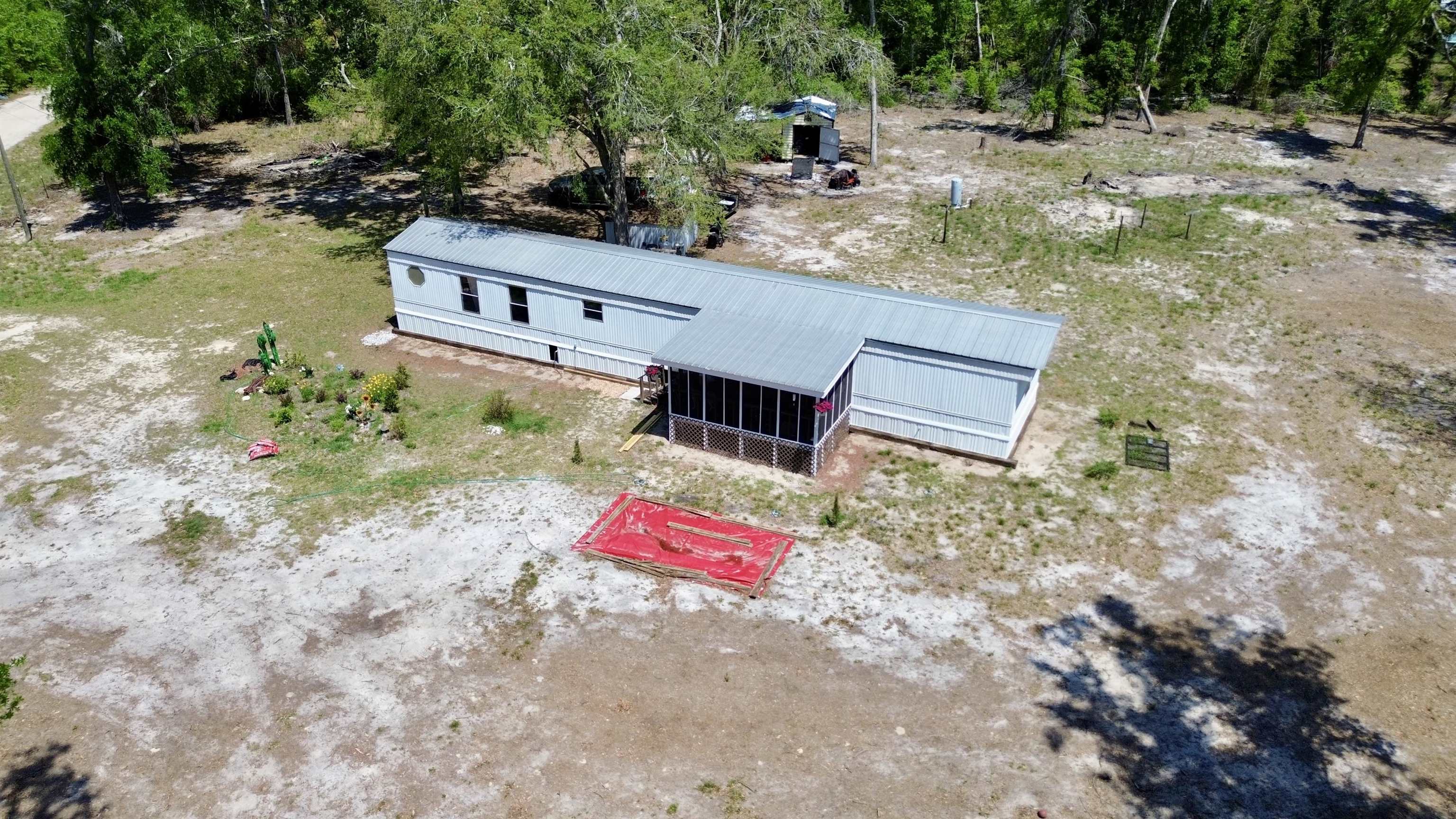 341 NE Mahlon Drive, Lee, Florida image 4