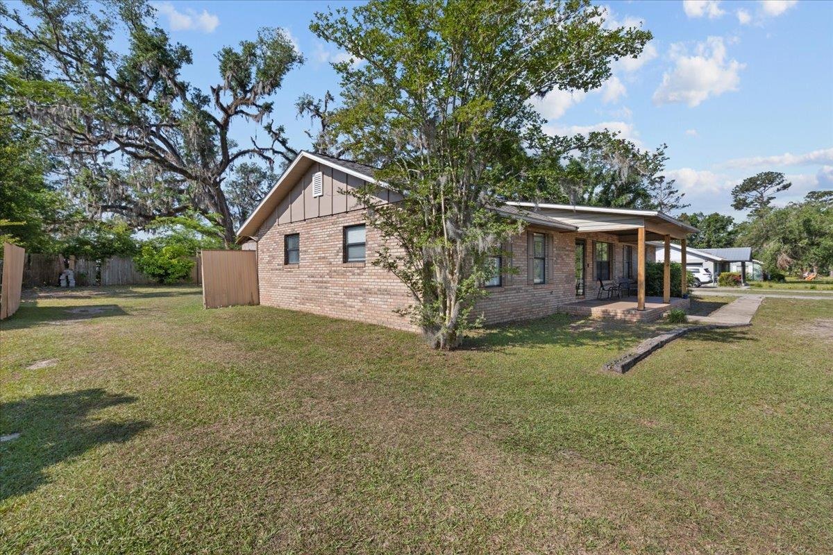 127 E Nancy Street, Perry, Florida image 2