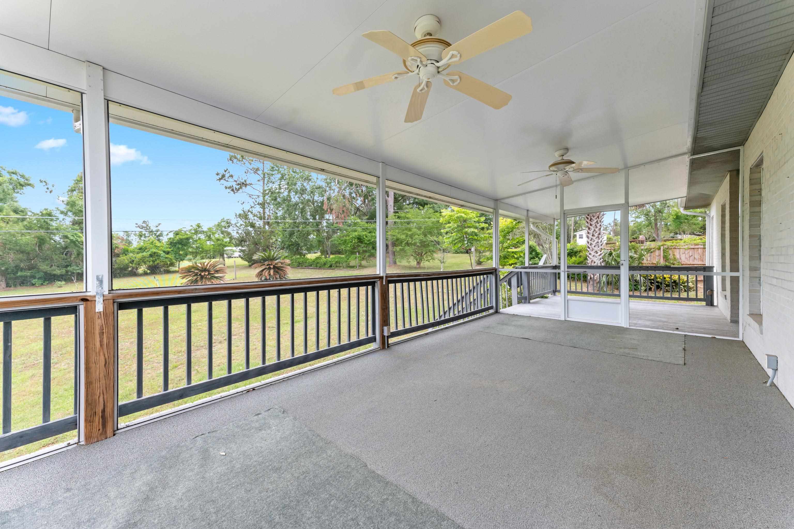 186 NW Whispering Pines Loop, Madison, Texas image 10