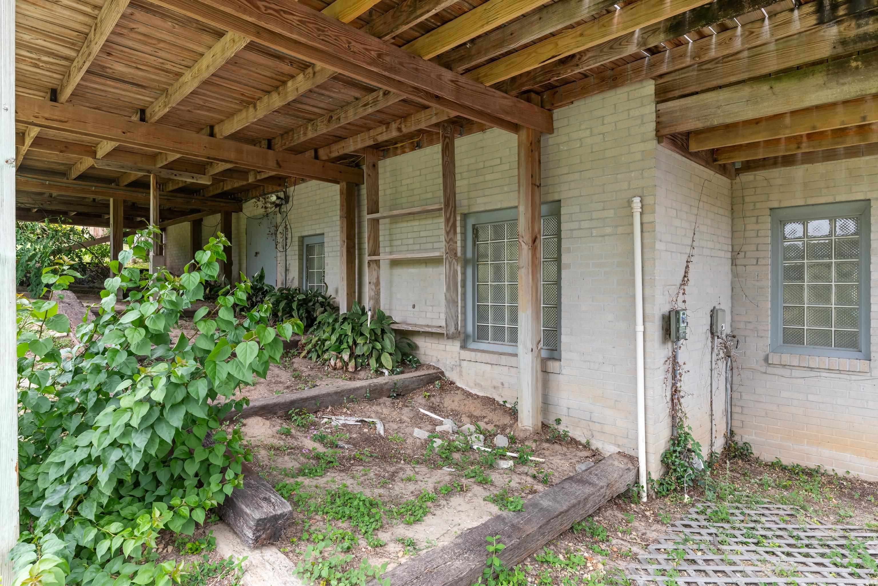 186 NW Whispering Pines Loop, Madison, Texas image 11
