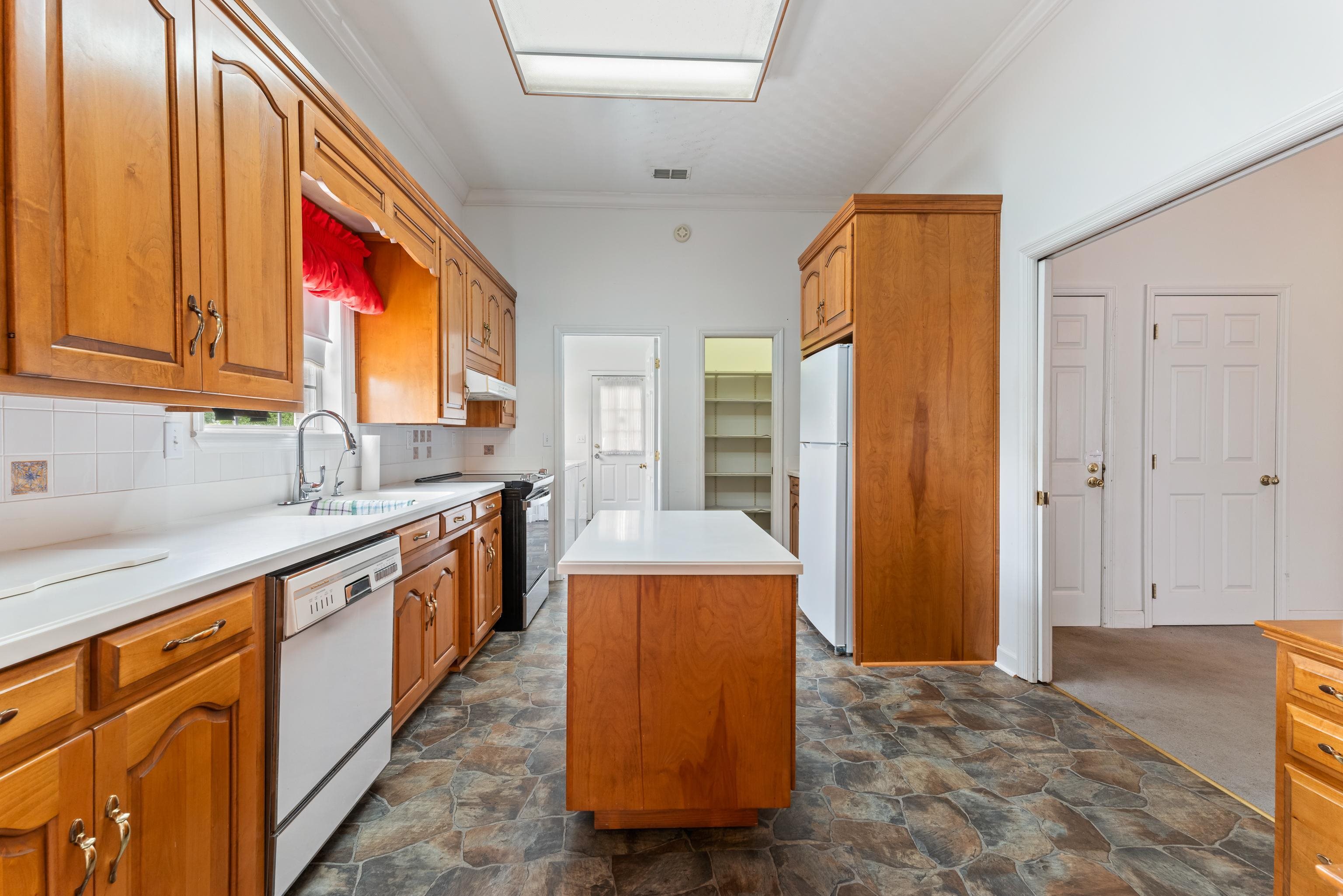 186 NW Whispering Pines Loop, Madison, Texas image 19