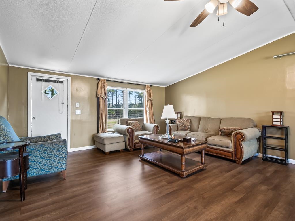 205 Keith Court, Gretna, Texas image 2