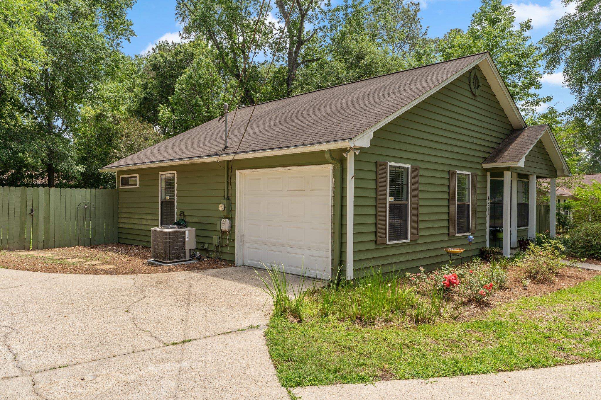 6815 Tomy Lee Trail, Tallahassee, Texas image 2