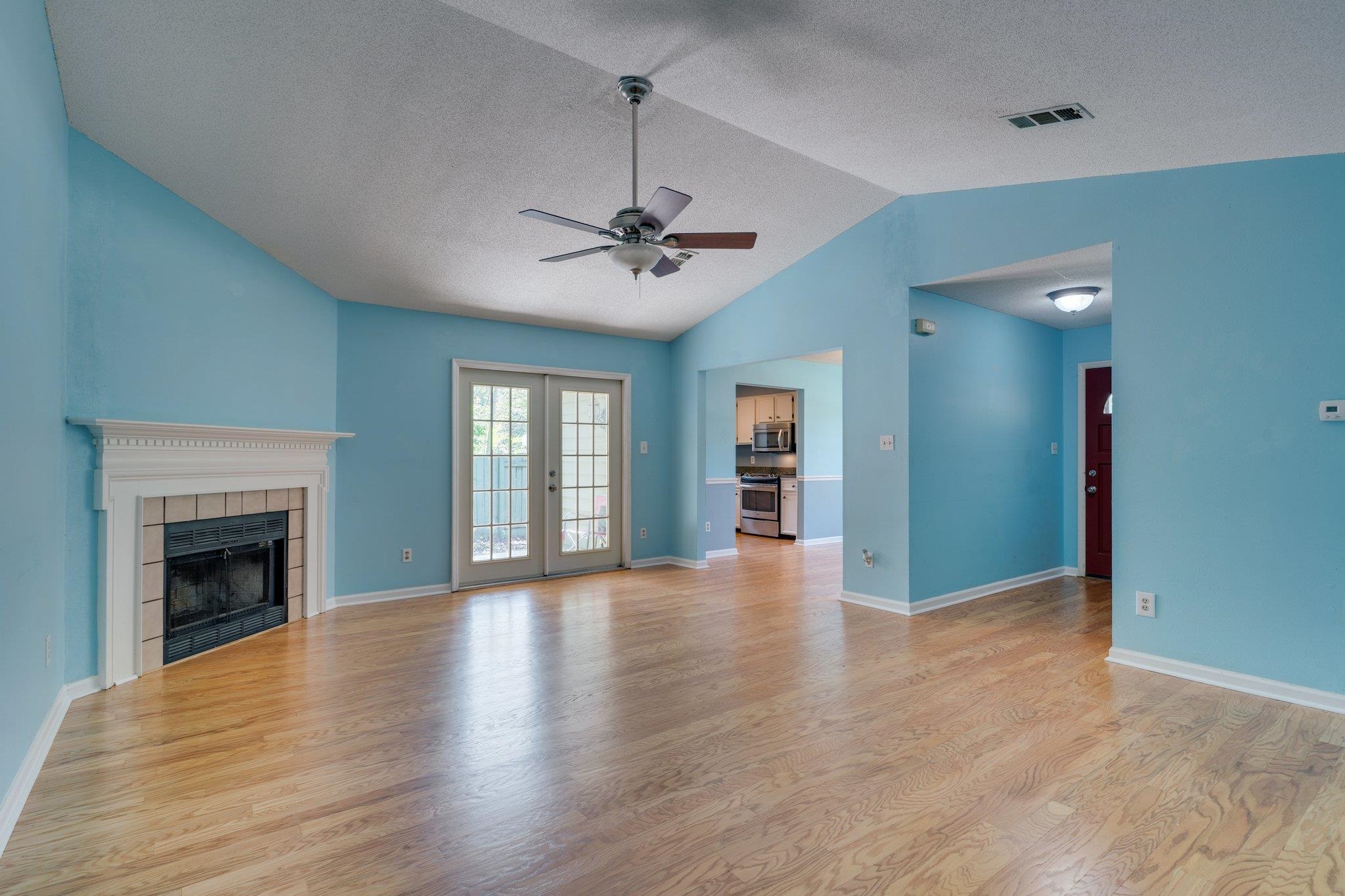 6815 Tomy Lee Trail, Tallahassee, Texas image 6