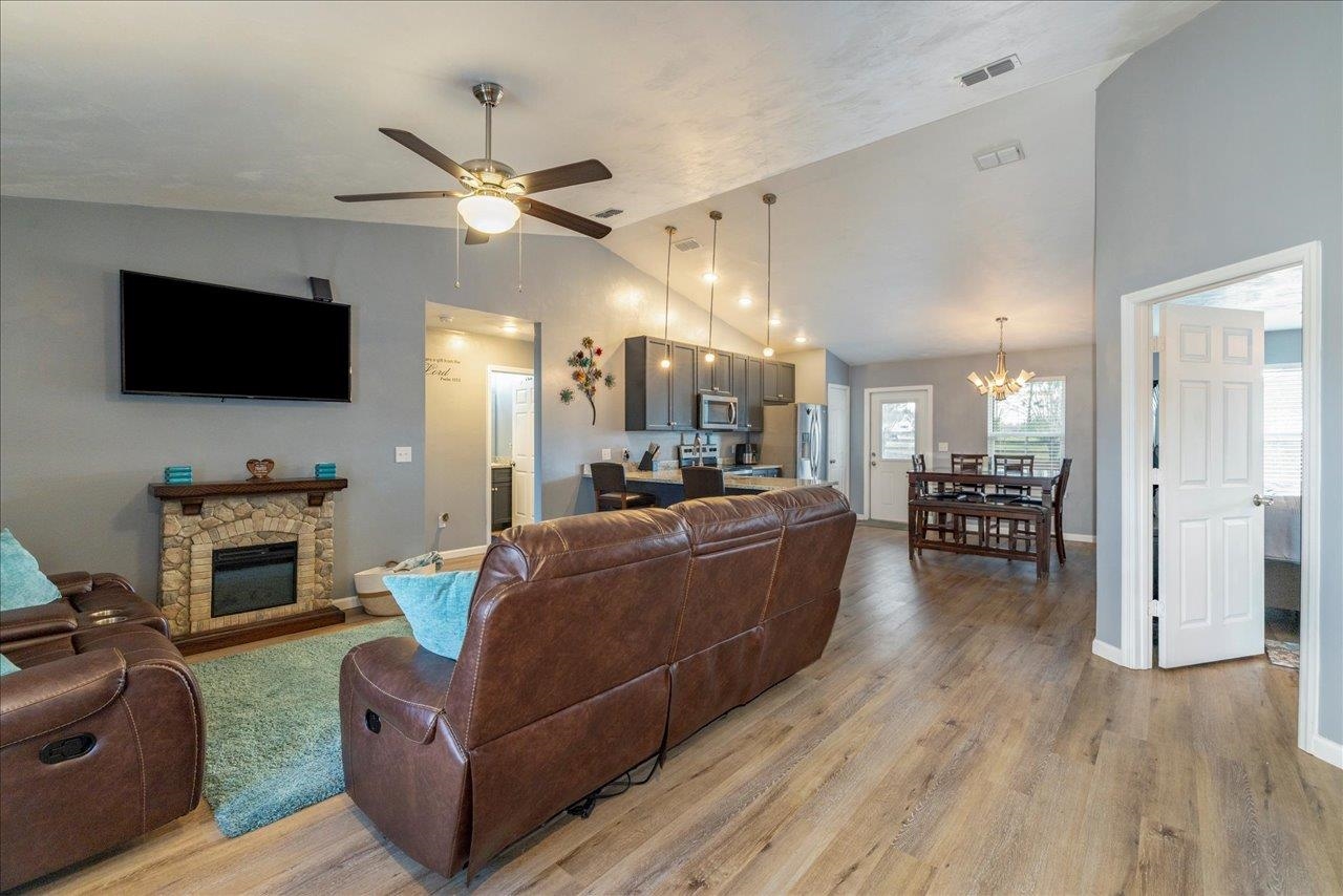 489 Charles Willis Drive, Midway, Florida image 6