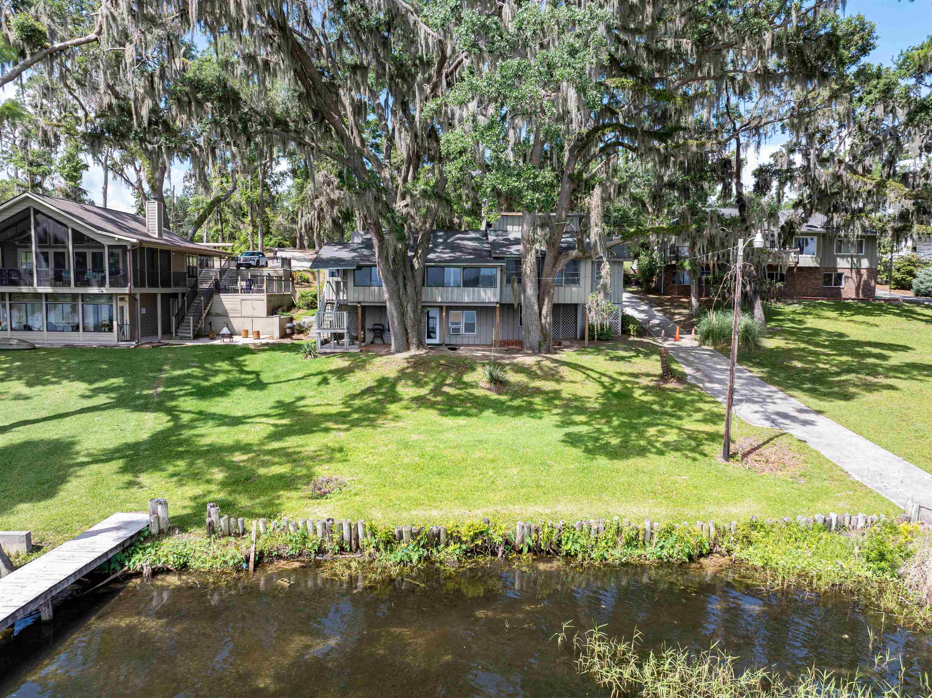 1055 NE Cherry Lake Circle, Madison, Texas image 1
