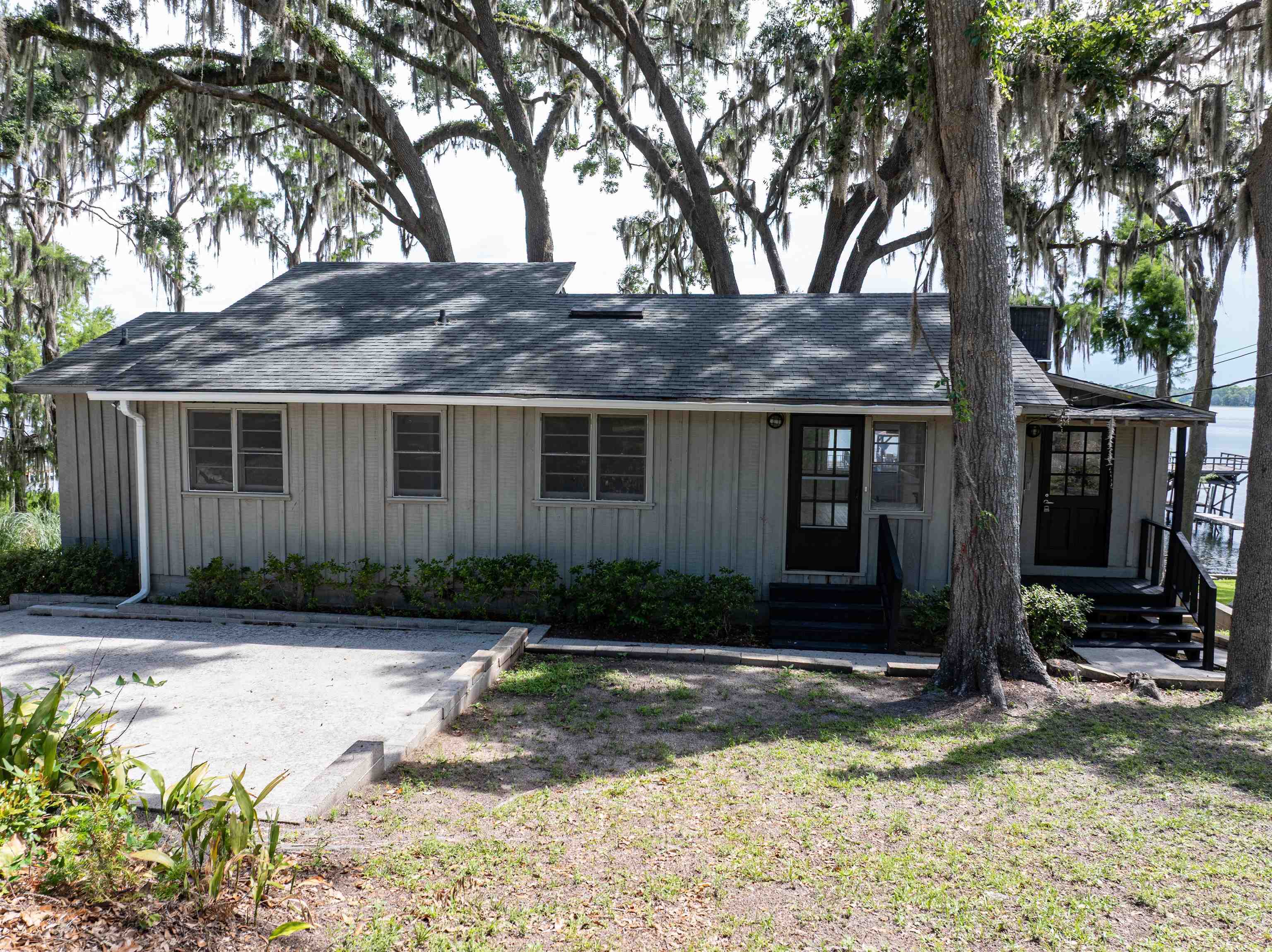 1055 NE Cherry Lake Circle, Madison, Texas image 2