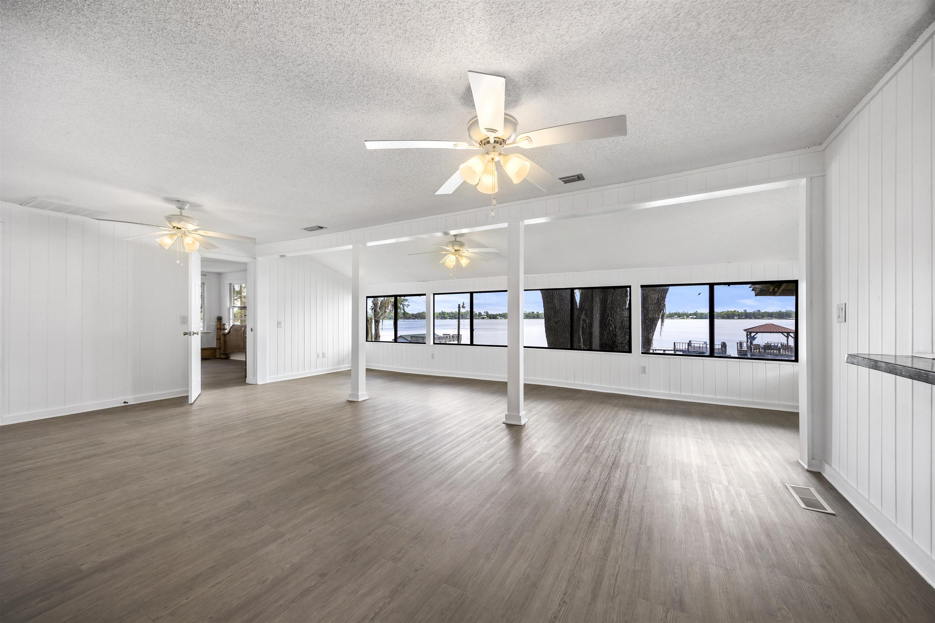 1055 NE Cherry Lake Circle, Madison, Texas image 3