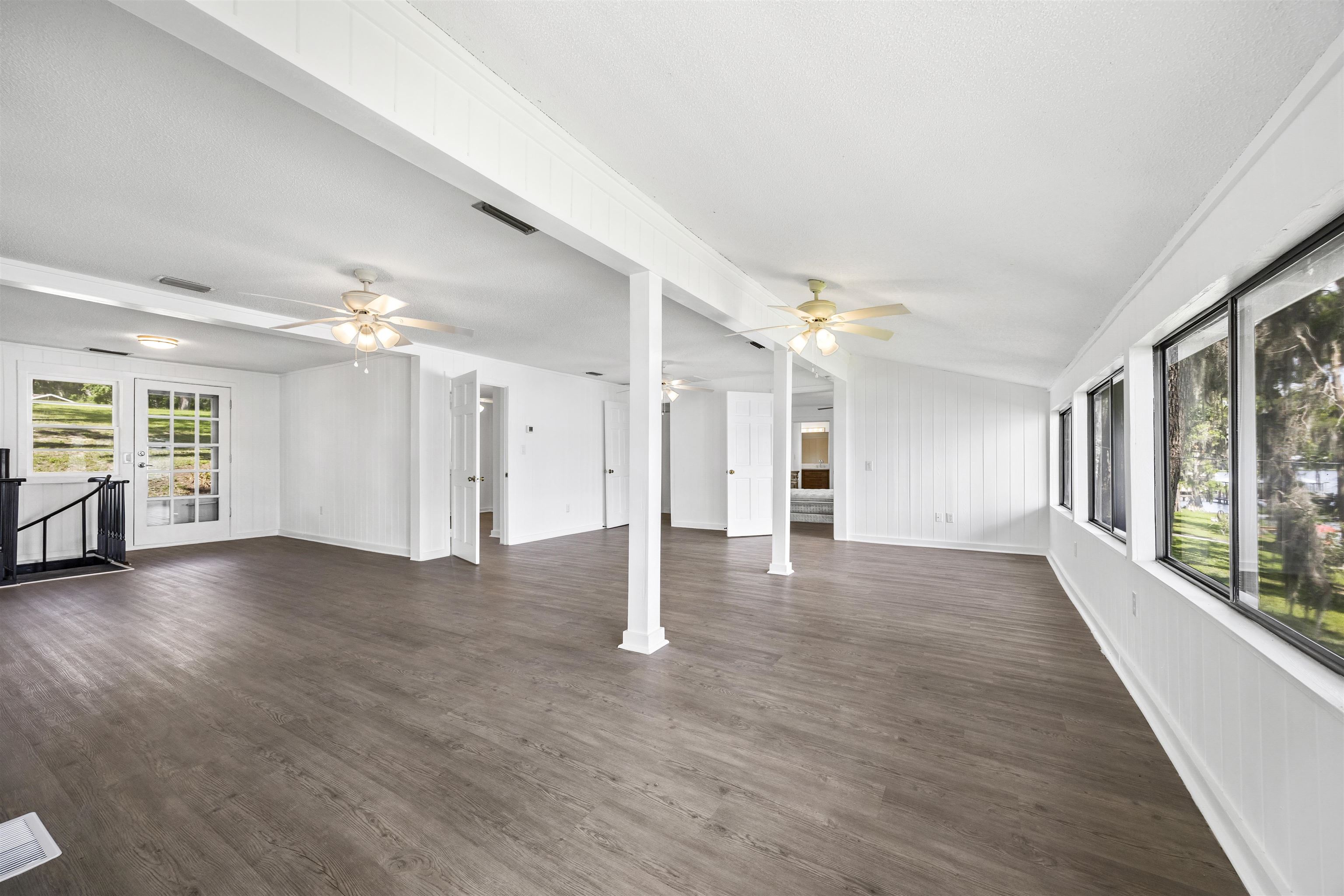 1055 NE Cherry Lake Circle, Madison, Texas image 9