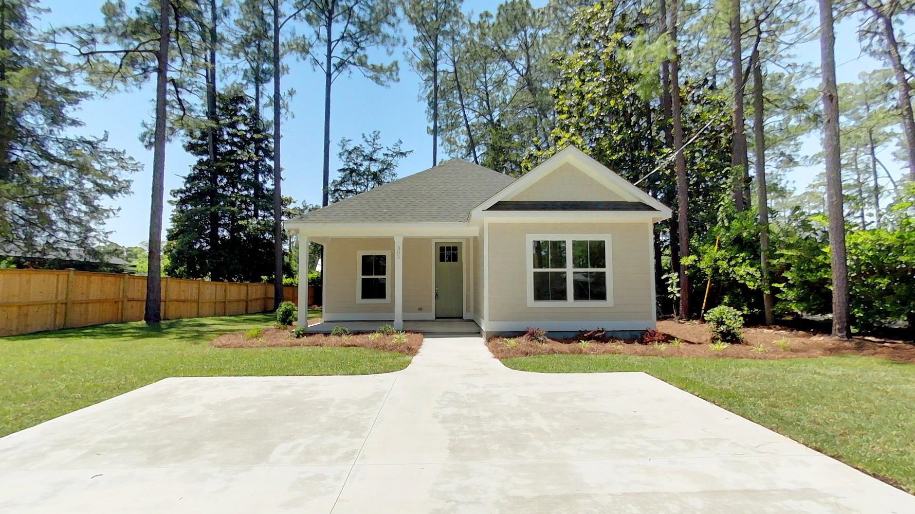 302 Betty Street, Thomasville, Texas image 1