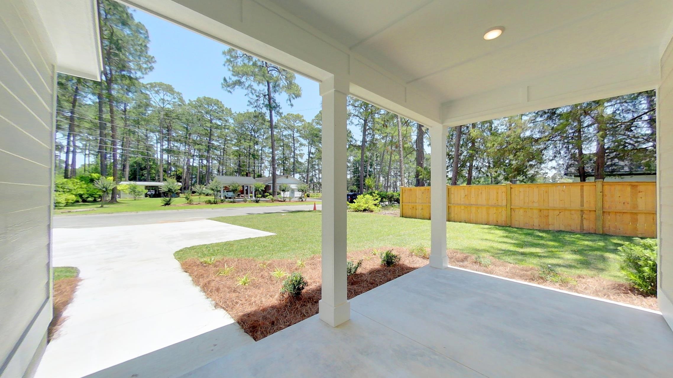 302 Betty Street, Thomasville, Texas image 2