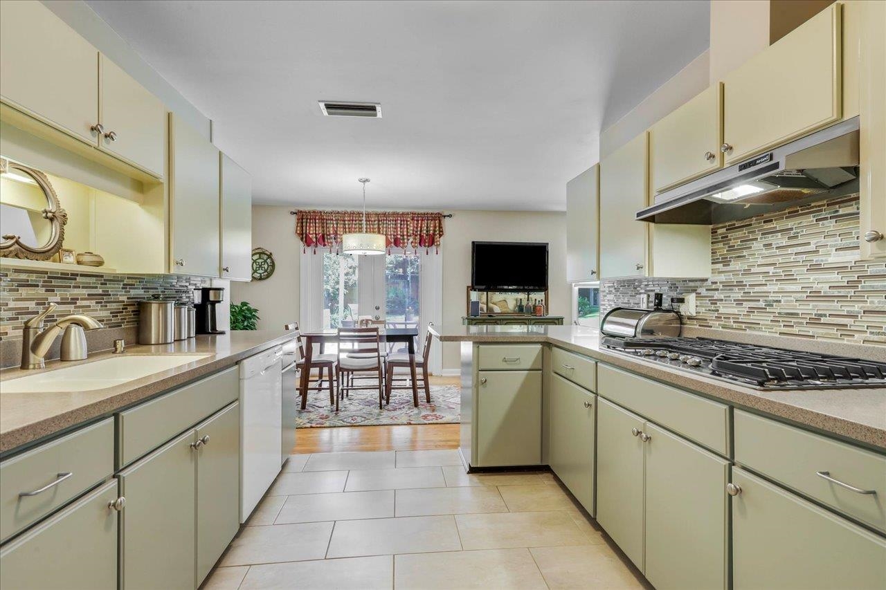 1115 Sandhurst Drive, Tallahassee, Florida image 8