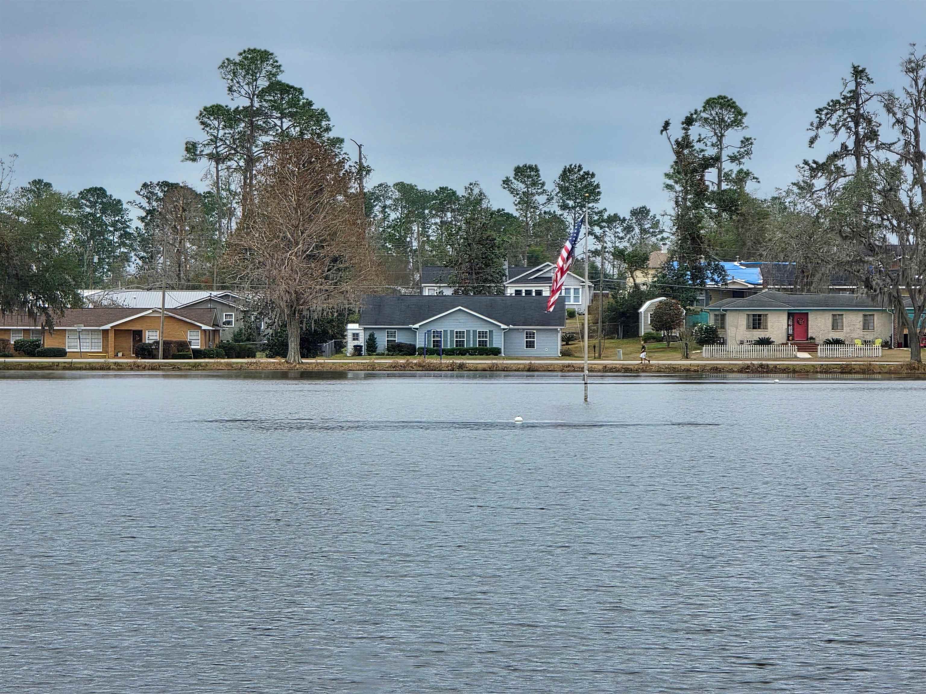 715 SE Lakeshore Drive, Madison, Texas image 2
