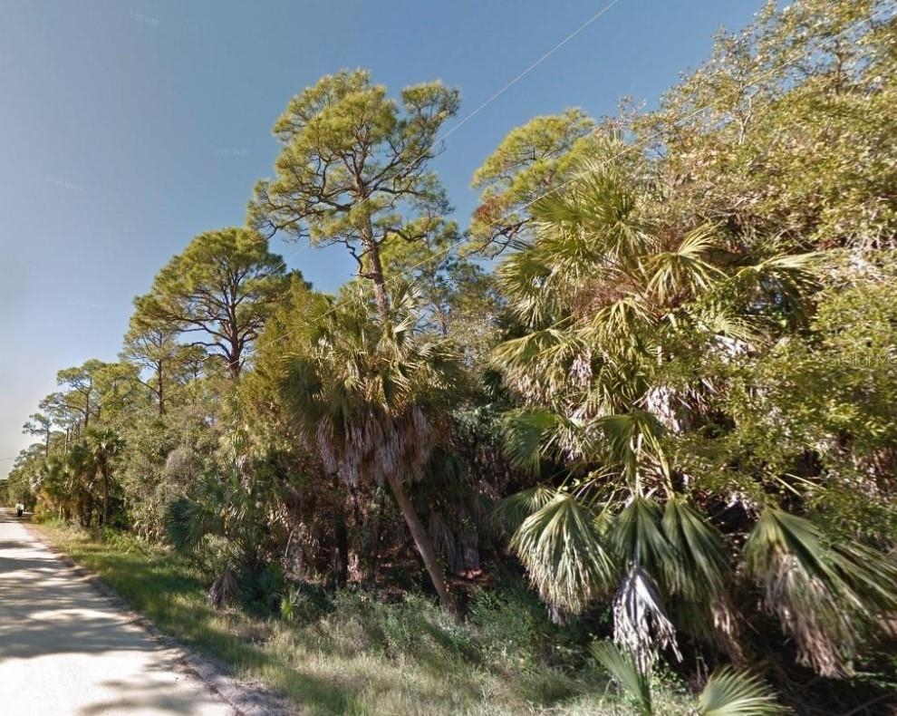 681 E Pine Avenue, East Point, Florida image 4