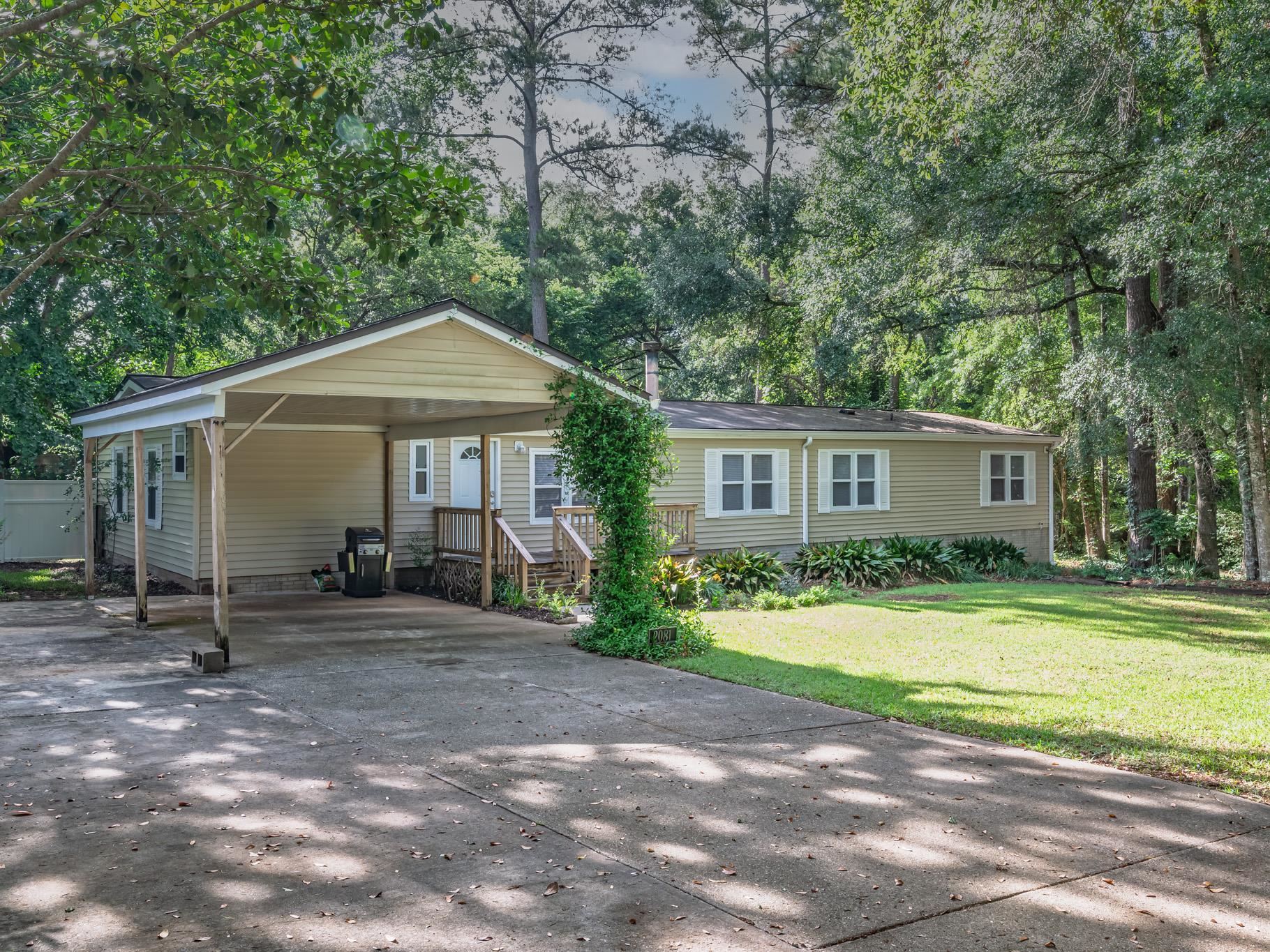 2081 Mistletoe Court, Tallahassee, Texas image 1