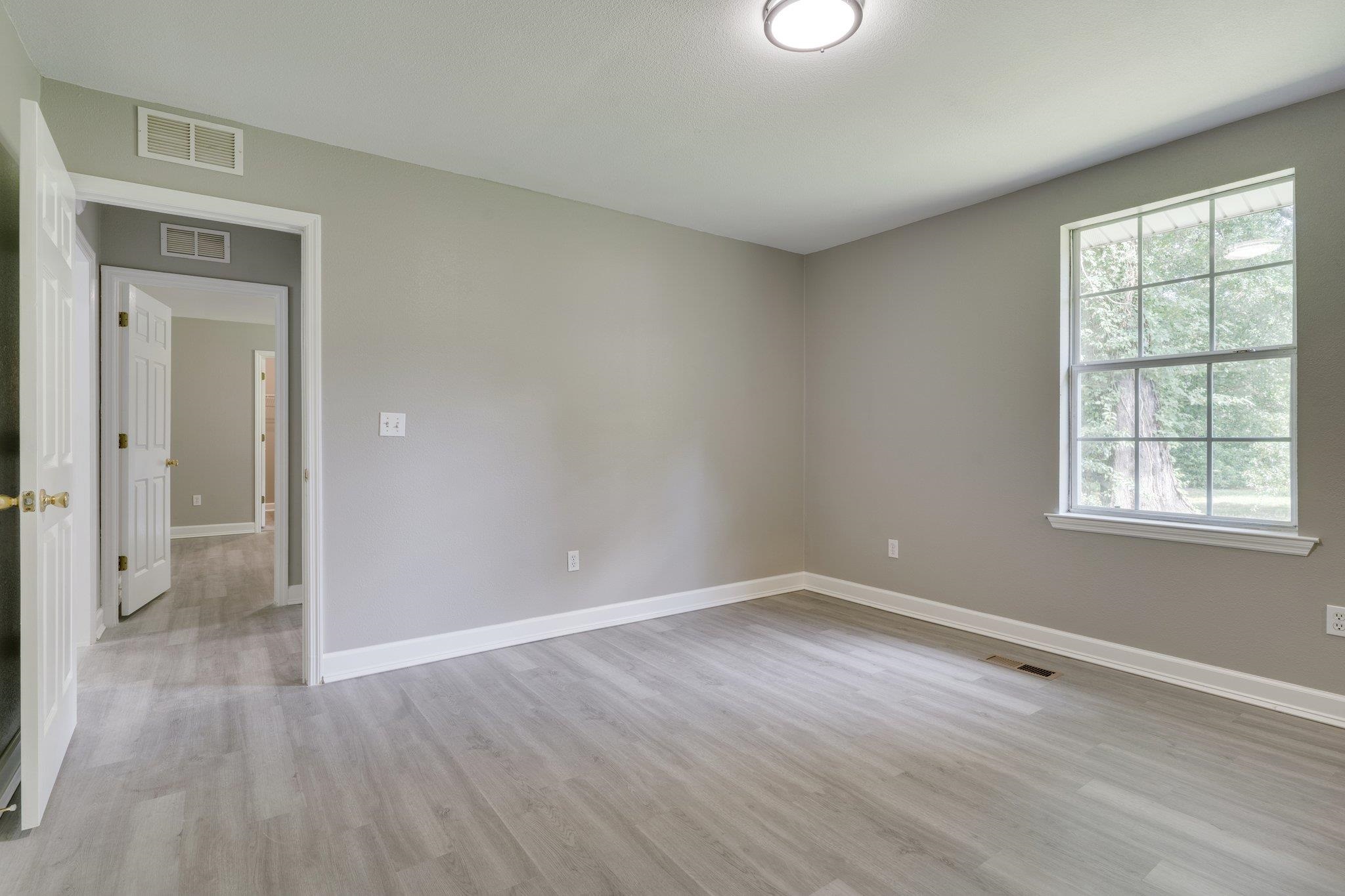 2103 Queenswood Drive, Tallahassee, Texas image 12