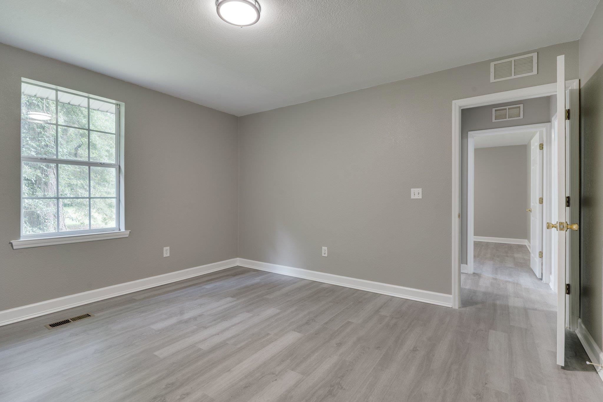 2103 Queenswood Drive, Tallahassee, Texas image 16