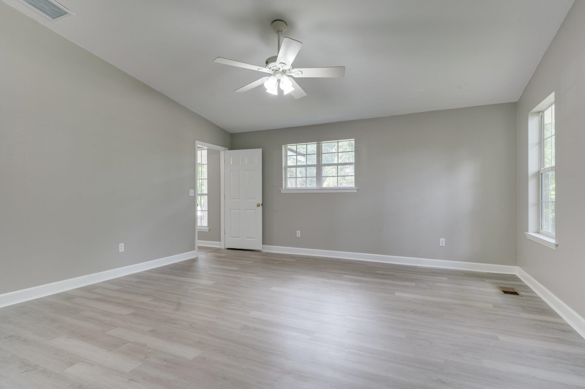 2103 Queenswood Drive, Tallahassee, Texas image 22