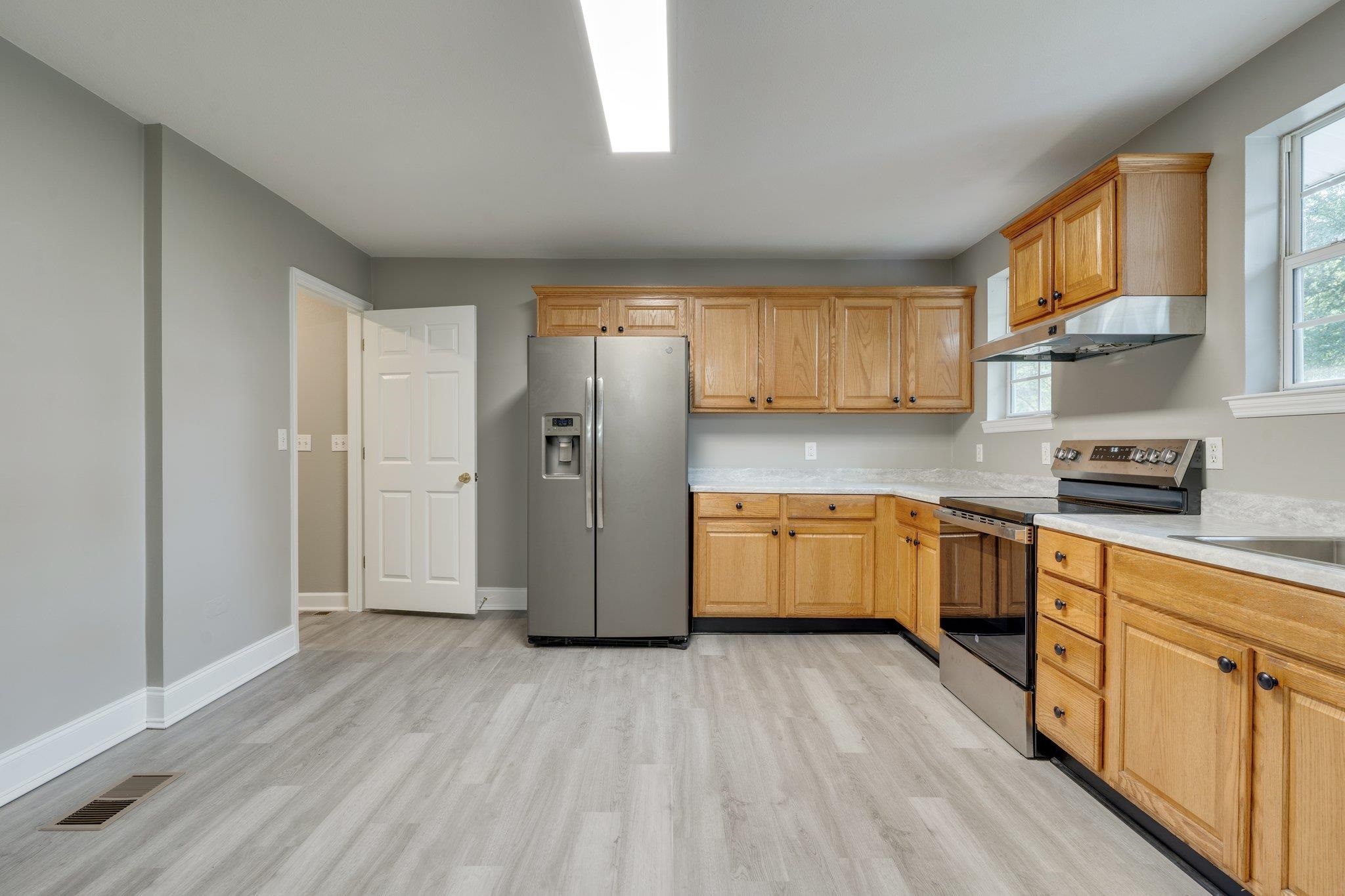2103 Queenswood Drive, Tallahassee, Texas image 3