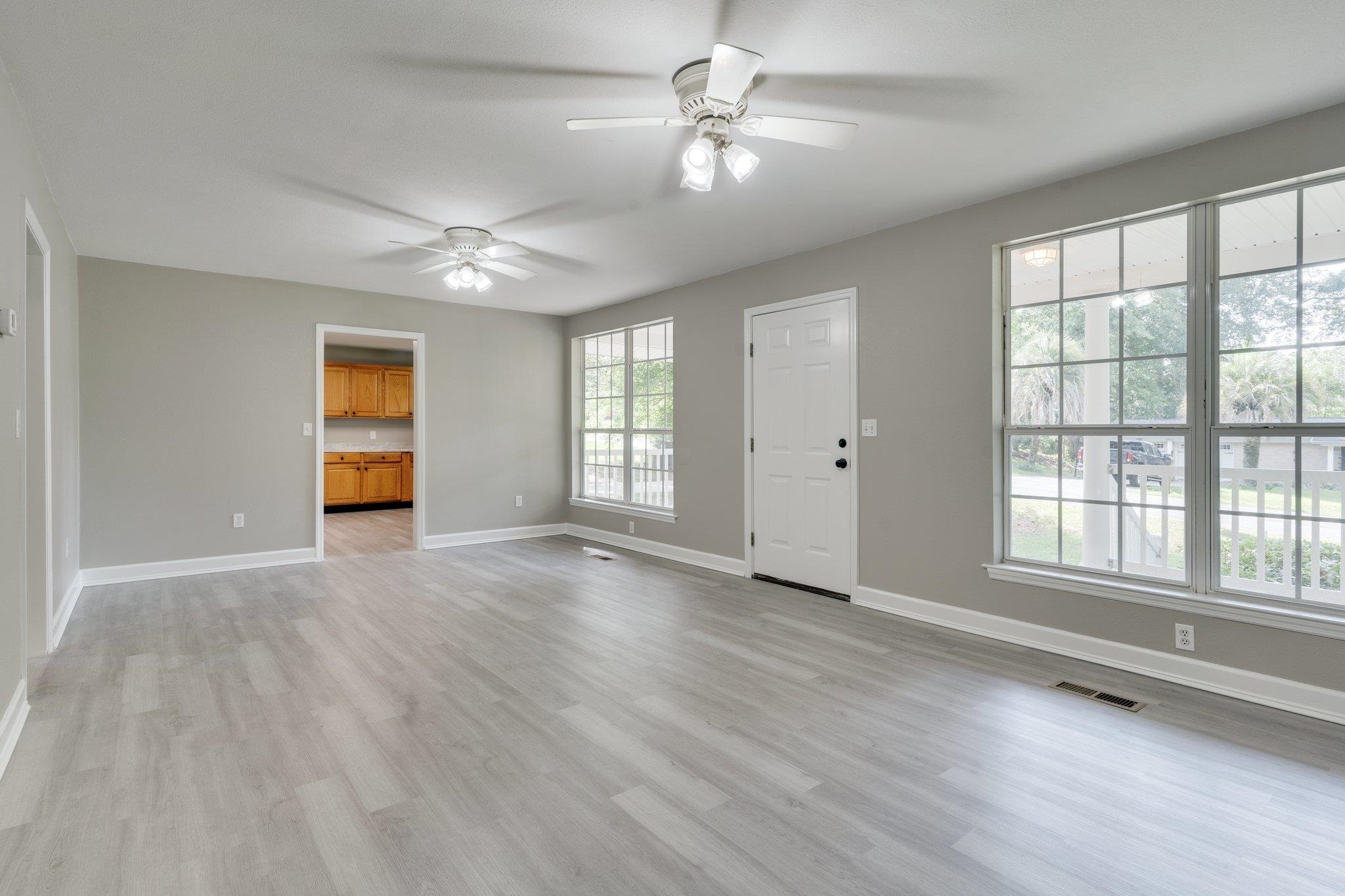 2103 Queenswood Drive, Tallahassee, Texas image 7